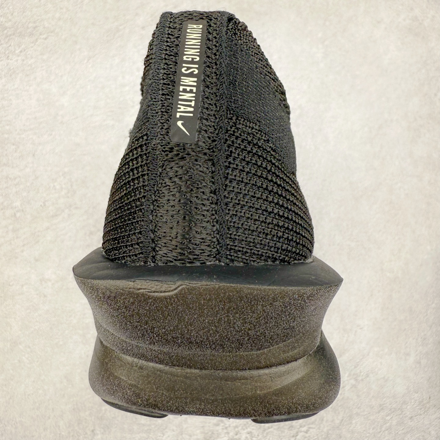 图片[8]-NK Air Zoom Alphafly NEXT% 3 2024全新马拉松超级跑鞋 有史以来最轻盈、测试次数最多的NK Alphafly 经过精英马拉松运动员的测试验证 并搭载Air Zoom气垫 旨在助力跑者实现突破 取得更佳的成绩 在开发过程中 Alphafly 3帮助耐克运动员凯尔文·基普图姆（Kelvin Kiptum）以2：00：35的成绩刷新了马拉松世界纪录 Alphafly的动力设计没有改变——Air Zoom气垫单元、Flyplate碳纤维板和ZoomX泡绵 但是整体系统的制作方法略有调整 优化和提升了对运动员的帮助 主要更新包括一体式鞋底 提供顺畅稳定的“后跟到脚趾”过渡；更宽的全长Flyplate碳纤维板提供稳定助推力 全新Fast Shot外底保证出色牵引力和抓地力 全新Atomknit 3.0鞋面提供更强的控制力、透气性和中足支撑力 尺码：36 36.5 37.5 38 38.5 39 40 40.5 41 42 42.5 43 44 44.5 45-选品中心