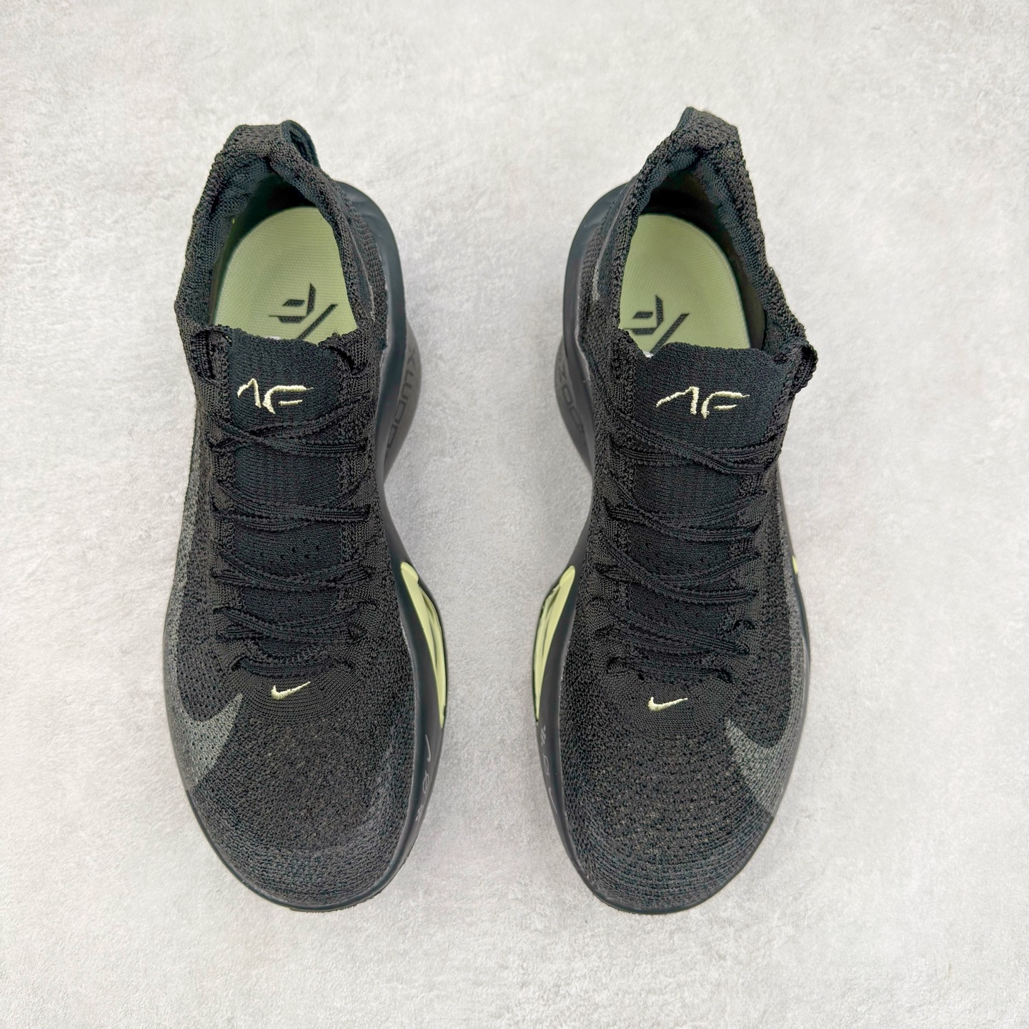 图片[2]-NK Air Zoom Alphafly NEXT% 3 2024全新马拉松超级跑鞋 有史以来最轻盈、测试次数最多的NK Alphafly 经过精英马拉松运动员的测试验证 并搭载Air Zoom气垫 旨在助力跑者实现突破 取得更佳的成绩 在开发过程中 Alphafly 3帮助耐克运动员凯尔文·基普图姆（Kelvin Kiptum）以2：00：35的成绩刷新了马拉松世界纪录 Alphafly的动力设计没有改变——Air Zoom气垫单元、Flyplate碳纤维板和ZoomX泡绵 但是整体系统的制作方法略有调整 优化和提升了对运动员的帮助 主要更新包括一体式鞋底 提供顺畅稳定的“后跟到脚趾”过渡；更宽的全长Flyplate碳纤维板提供稳定助推力 全新Fast Shot外底保证出色牵引力和抓地力 全新Atomknit 3.0鞋面提供更强的控制力、透气性和中足支撑力 尺码：36 36.5 37.5 38 38.5 39 40 40.5 41 42 42.5 43 44 44.5 45-选品中心