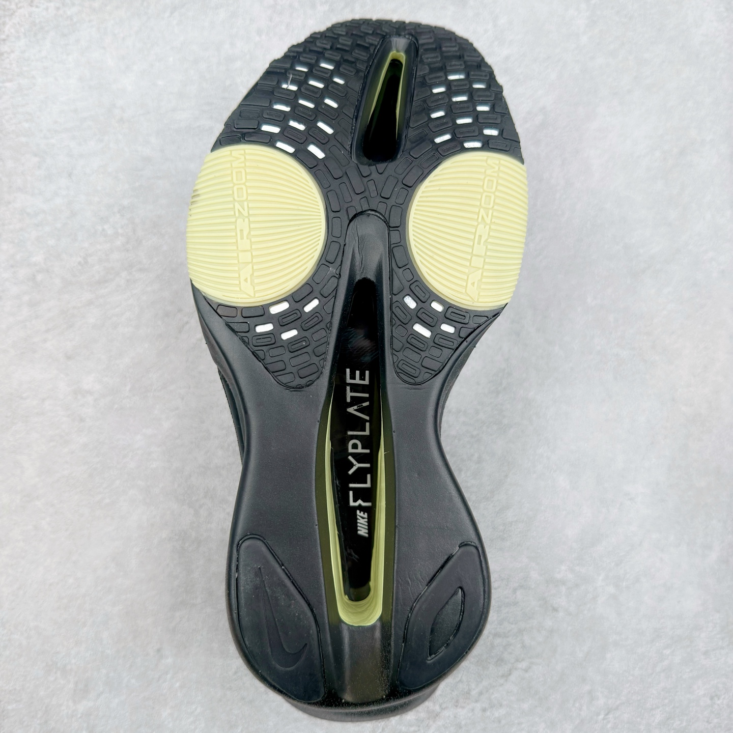 图片[9]-NK Air Zoom Alphafly NEXT% 3 2024全新马拉松超级跑鞋 有史以来最轻盈、测试次数最多的NK Alphafly 经过精英马拉松运动员的测试验证 并搭载Air Zoom气垫 旨在助力跑者实现突破 取得更佳的成绩 在开发过程中 Alphafly 3帮助耐克运动员凯尔文·基普图姆（Kelvin Kiptum）以2：00：35的成绩刷新了马拉松世界纪录 Alphafly的动力设计没有改变——Air Zoom气垫单元、Flyplate碳纤维板和ZoomX泡绵 但是整体系统的制作方法略有调整 优化和提升了对运动员的帮助 主要更新包括一体式鞋底 提供顺畅稳定的“后跟到脚趾”过渡；更宽的全长Flyplate碳纤维板提供稳定助推力 全新Fast Shot外底保证出色牵引力和抓地力 全新Atomknit 3.0鞋面提供更强的控制力、透气性和中足支撑力 尺码：36 36.5 37.5 38 38.5 39 40 40.5 41 42 42.5 43 44 44.5 45-选品中心