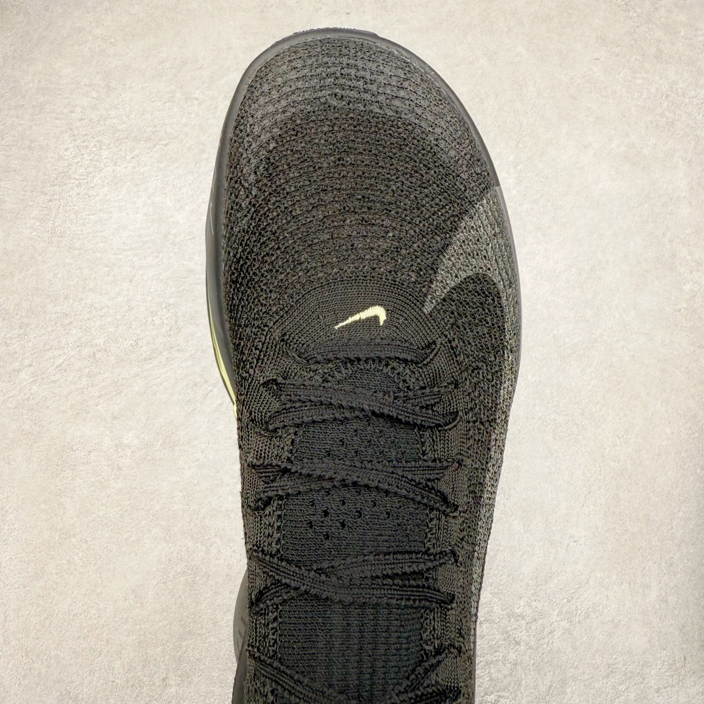 图片[4]-NK Air Zoom Alphafly NEXT% 3 2024全新马拉松超级跑鞋 有史以来最轻盈、测试次数最多的NK Alphafly 经过精英马拉松运动员的测试验证 并搭载Air Zoom气垫 旨在助力跑者实现突破 取得更佳的成绩 在开发过程中 Alphafly 3帮助耐克运动员凯尔文·基普图姆（Kelvin Kiptum）以2：00：35的成绩刷新了马拉松世界纪录 Alphafly的动力设计没有改变——Air Zoom气垫单元、Flyplate碳纤维板和ZoomX泡绵 但是整体系统的制作方法略有调整 优化和提升了对运动员的帮助 主要更新包括一体式鞋底 提供顺畅稳定的“后跟到脚趾”过渡；更宽的全长Flyplate碳纤维板提供稳定助推力 全新Fast Shot外底保证出色牵引力和抓地力 全新Atomknit 3.0鞋面提供更强的控制力、透气性和中足支撑力 尺码：36 36.5 37.5 38 38.5 39 40 40.5 41 42 42.5 43 44 44.5 45-选品中心