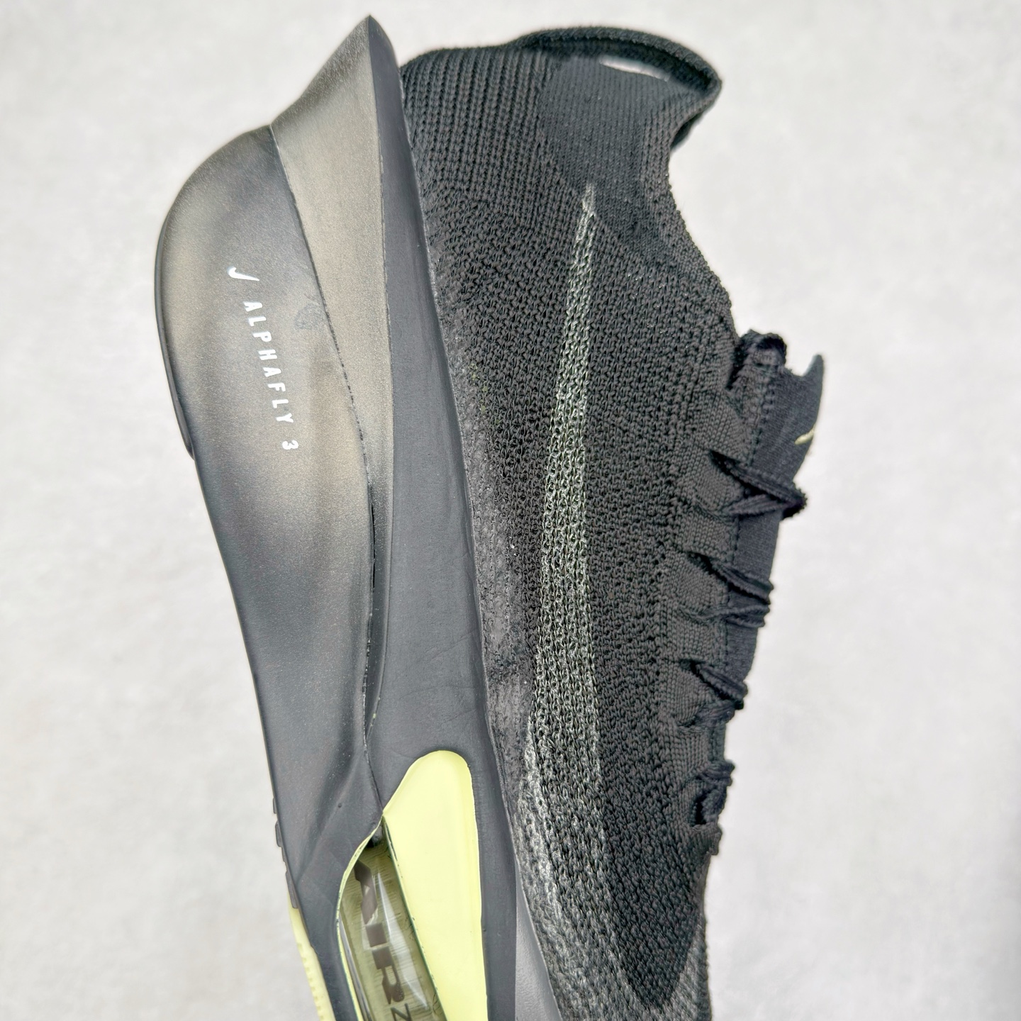 图片[6]-NK Air Zoom Alphafly NEXT% 3 2024全新马拉松超级跑鞋 有史以来最轻盈、测试次数最多的NK Alphafly 经过精英马拉松运动员的测试验证 并搭载Air Zoom气垫 旨在助力跑者实现突破 取得更佳的成绩 在开发过程中 Alphafly 3帮助耐克运动员凯尔文·基普图姆（Kelvin Kiptum）以2：00：35的成绩刷新了马拉松世界纪录 Alphafly的动力设计没有改变——Air Zoom气垫单元、Flyplate碳纤维板和ZoomX泡绵 但是整体系统的制作方法略有调整 优化和提升了对运动员的帮助 主要更新包括一体式鞋底 提供顺畅稳定的“后跟到脚趾”过渡；更宽的全长Flyplate碳纤维板提供稳定助推力 全新Fast Shot外底保证出色牵引力和抓地力 全新Atomknit 3.0鞋面提供更强的控制力、透气性和中足支撑力 尺码：36 36.5 37.5 38 38.5 39 40 40.5 41 42 42.5 43 44 44.5 45-选品中心