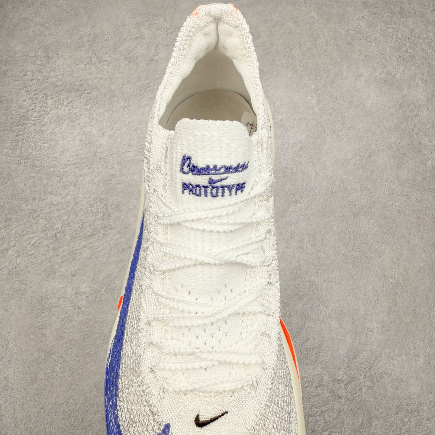 图片[5]-NK Air Zoom Alphafly NEXT% 3 2024全新马拉松超级跑鞋 有史以来最轻盈、测试次数最多的NK Alphafly 经过精英马拉松运动员的测试验证 并搭载Air Zoom气垫 旨在助力跑者实现突破 取得更佳的成绩 在开发过程中 Alphafly 3帮助耐克运动员凯尔文·基普图姆（Kelvin Kiptum）以2：00：35的成绩刷新了马拉松世界纪录 Alphafly的动力设计没有改变——Air Zoom气垫单元、Flyplate碳纤维板和ZoomX泡绵 但是整体系统的制作方法略有调整 优化和提升了对运动员的帮助 主要更新包括一体式鞋底 提供顺畅稳定的“后跟到脚趾”过渡；更宽的全长Flyplate碳纤维板提供稳定助推力 全新Fast Shot外底保证出色牵引力和抓地力 全新Atomknit 3.0鞋面提供更强的控制力、透气性和中足支撑力 尺码：36 36.5 37.5 38 38.5 39 40 40.5 41 42 42.5 43 44 44.5 45-选品中心