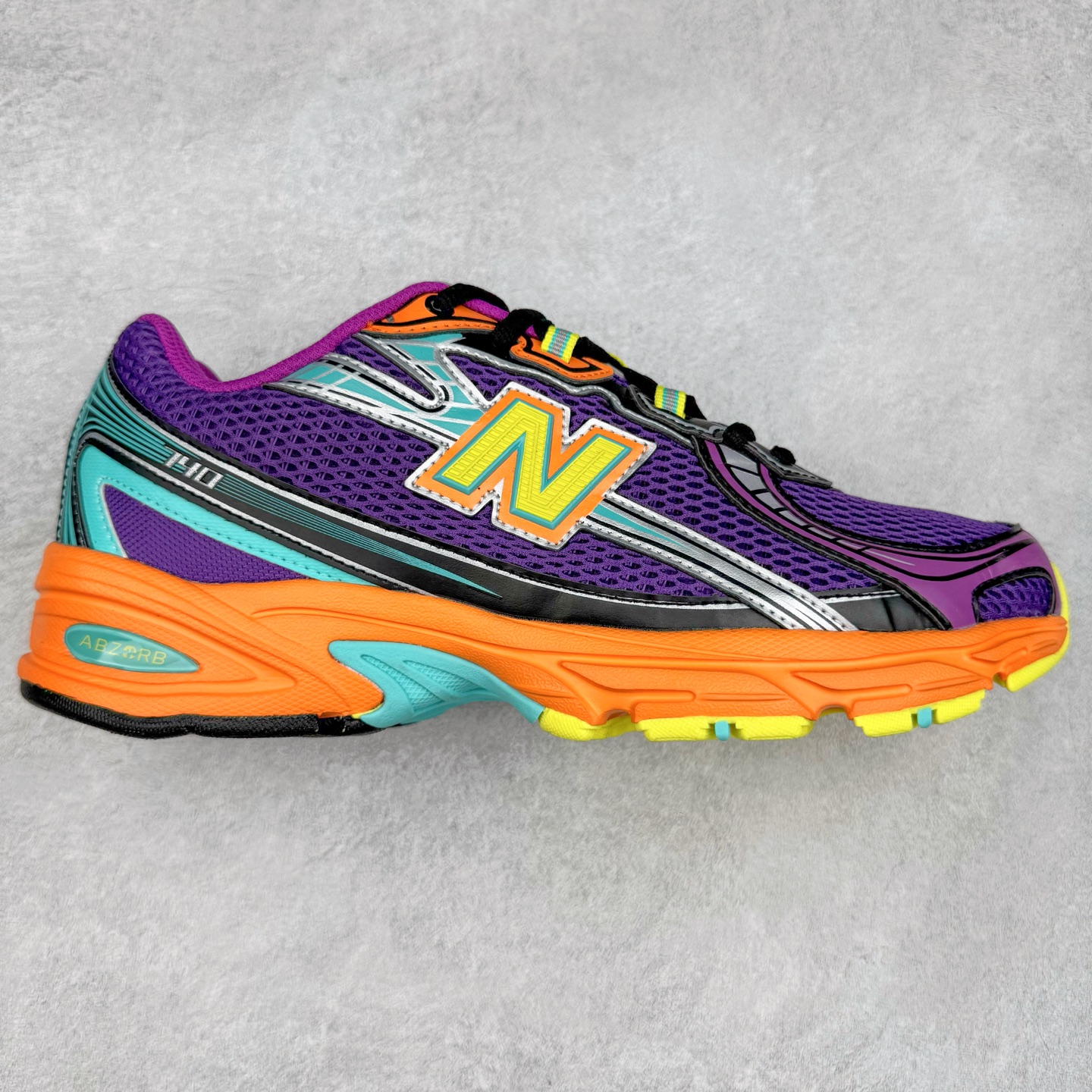 ＃福利特价 New Balance MR740 NB新百伦系列复古老爹风休闲运动慢跑鞋 采用轻质牛剖革拼接透气网眼衬垫织物鞋面材质 T-Beam大底提供足步弓支撑 保持步态稳定#后跟搭载外露缓震胶 鞋身整体以各种深浅不一的灰色覆盖 鞋头以淡蓝色调装饰，网眼衬垫通过不规律的色块实现做旧的美感 泛黄的鞋底更是进一步增添了复古气息 尺码：36 37 37.5 38 38.5 39.5 40 40.5 41.5 42 42.5 43 44 45-选品中心