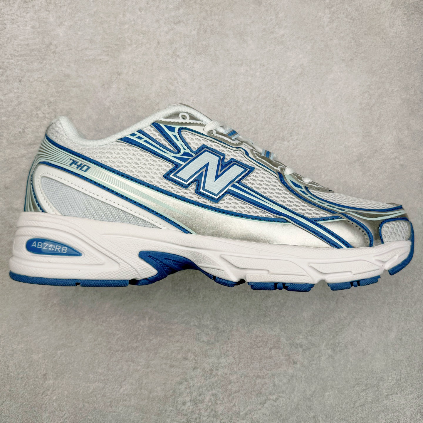 图片[9]-＃福利特价 New Balance MR740 NB新百伦系列复古老爹风休闲运动慢跑鞋 采用轻质牛剖革拼接透气网眼衬垫织物鞋面材质 T-Beam大底提供足步弓支撑 保持步态稳定#后跟搭载外露缓震胶 鞋身整体以各种深浅不一的灰色覆盖 鞋头以淡蓝色调装饰，网眼衬垫通过不规律的色块实现做旧的美感 泛黄的鞋底更是进一步增添了复古气息 尺码：36 37 37.5 38 38.5 39.5 40 40.5 41.5 42 42.5 43 44 45-选品中心