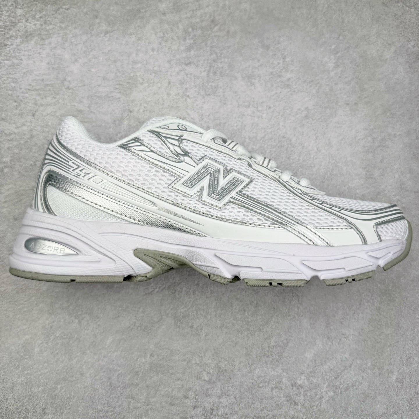 图片[6]-＃福利特价 New Balance MR740 NB新百伦系列复古老爹风休闲运动慢跑鞋 采用轻质牛剖革拼接透气网眼衬垫织物鞋面材质 T-Beam大底提供足步弓支撑 保持步态稳定#后跟搭载外露缓震胶 鞋身整体以各种深浅不一的灰色覆盖 鞋头以淡蓝色调装饰，网眼衬垫通过不规律的色块实现做旧的美感 泛黄的鞋底更是进一步增添了复古气息 尺码：36 37 37.5 38 38.5 39.5 40 40.5 41.5 42 42.5 43 44 45-选品中心