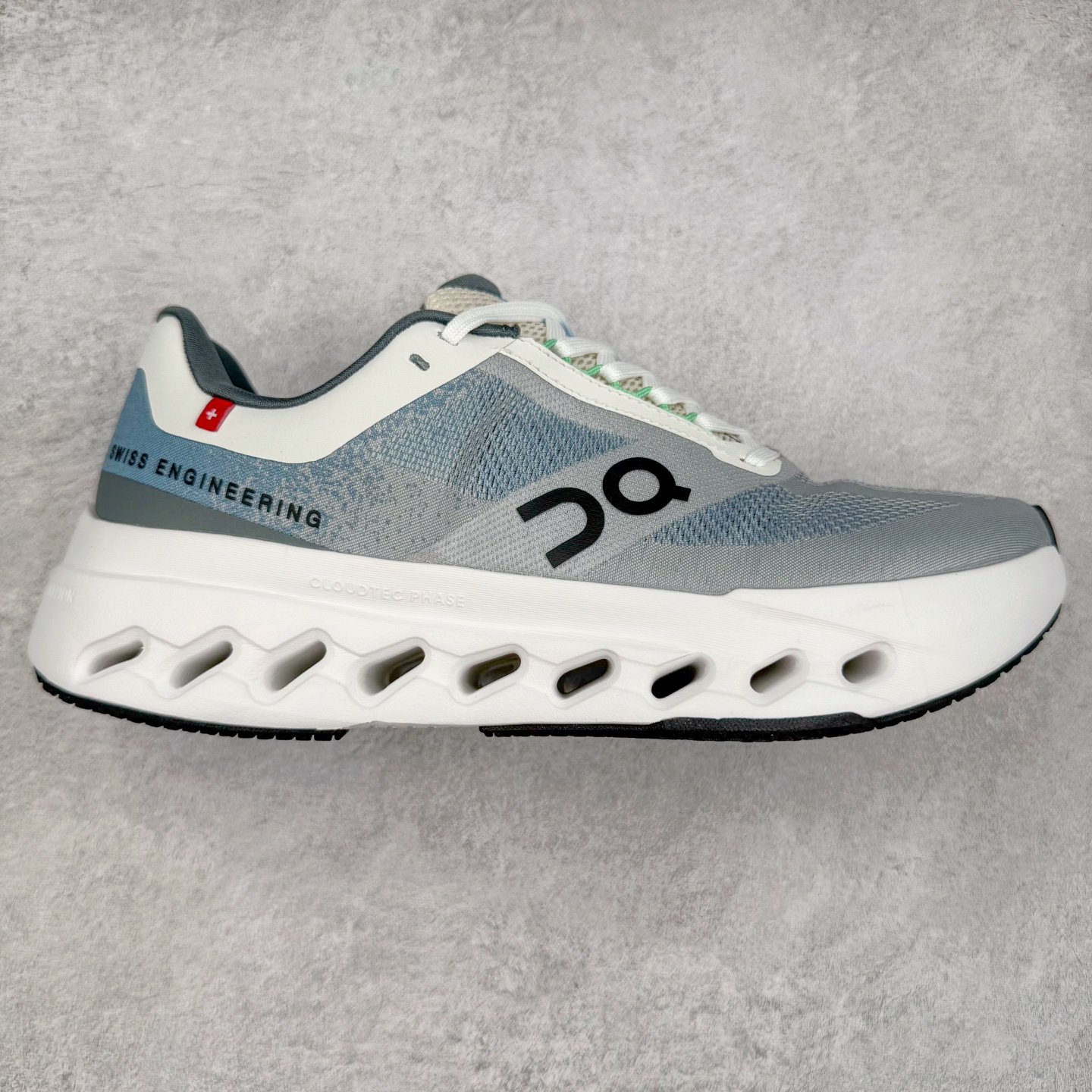 On昂跑 Cloudsurfer Next Wolf Honeydew 柔软舒适防滑耐磨低帮休闲跑步鞋 昂跑运动品牌 开创于2010年 缓震着陆、强效回弹、轻柔质感的设计构思始终是ON研制关键 与此同时基于“为全球提供革新性的跑步感受”信念 陆续推出了多款跑鞋及其以专业运动人体跑步工程学为设计关键的功能性跑步服饰设备 让跑者不费力气地畅快畅跑 尺码：36 36.5 37.5 38 38.5 39 40 40.5 41 42 42.5 43 44 44.5 45-选品中心