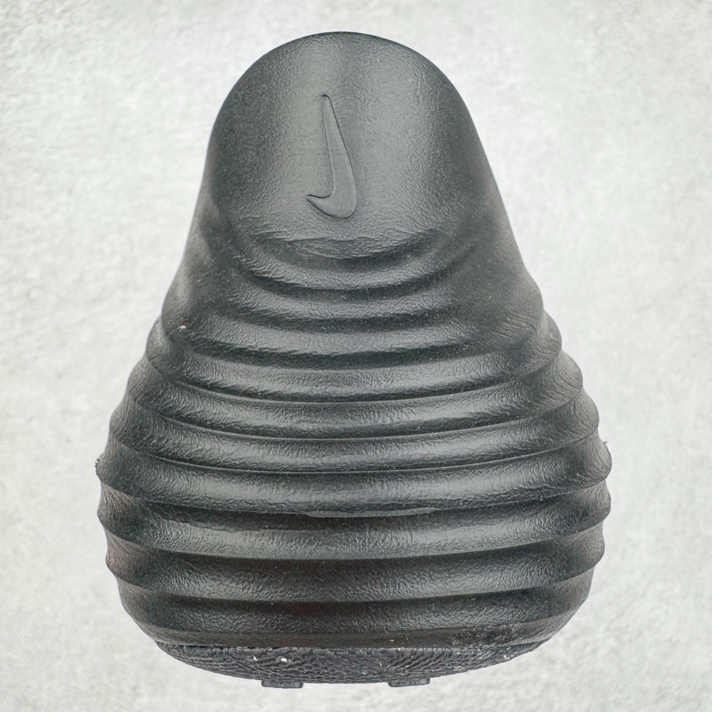 图片[8]-＃DC纯原 NK ReactX Rejuven8 简约舒适百搭洞洞鞋 HV5060-011 重金购入原鞋及原档案磨具生产指令开发 唯一正确组合大底 组合侧面Logo 鞋头不过分上翘 后跟Logo 凹凸明显 轮廓分明 LOGO内侧钢印清晰工整 原厂磨具全鞋无多余毛边 同源公司EVA粒子环保塑料 原厂指令配方 无任何异味 弹性卡色均保持原鞋一致 匠心打造 鞋口弧度大小 鞋面色泽质感同步原鞋 LOGO内侧钢印清晰工整 从名字就能看出，这款鞋搭载了React X缓震科技，保证了舒适的脚感和轻盈的穿着体验。设计上，这双鞋采用了近几年非常流行的洞洞鞋风格，但特别之处在于加入了波浪纹路细节，让整个鞋型看起来更有立体感，视觉上也增添了几分现代感。尺码：36 36.5 37.5 38 38.5 39 40 40.5 41 42 42.5 43 44 44.5 45 46-选品中心