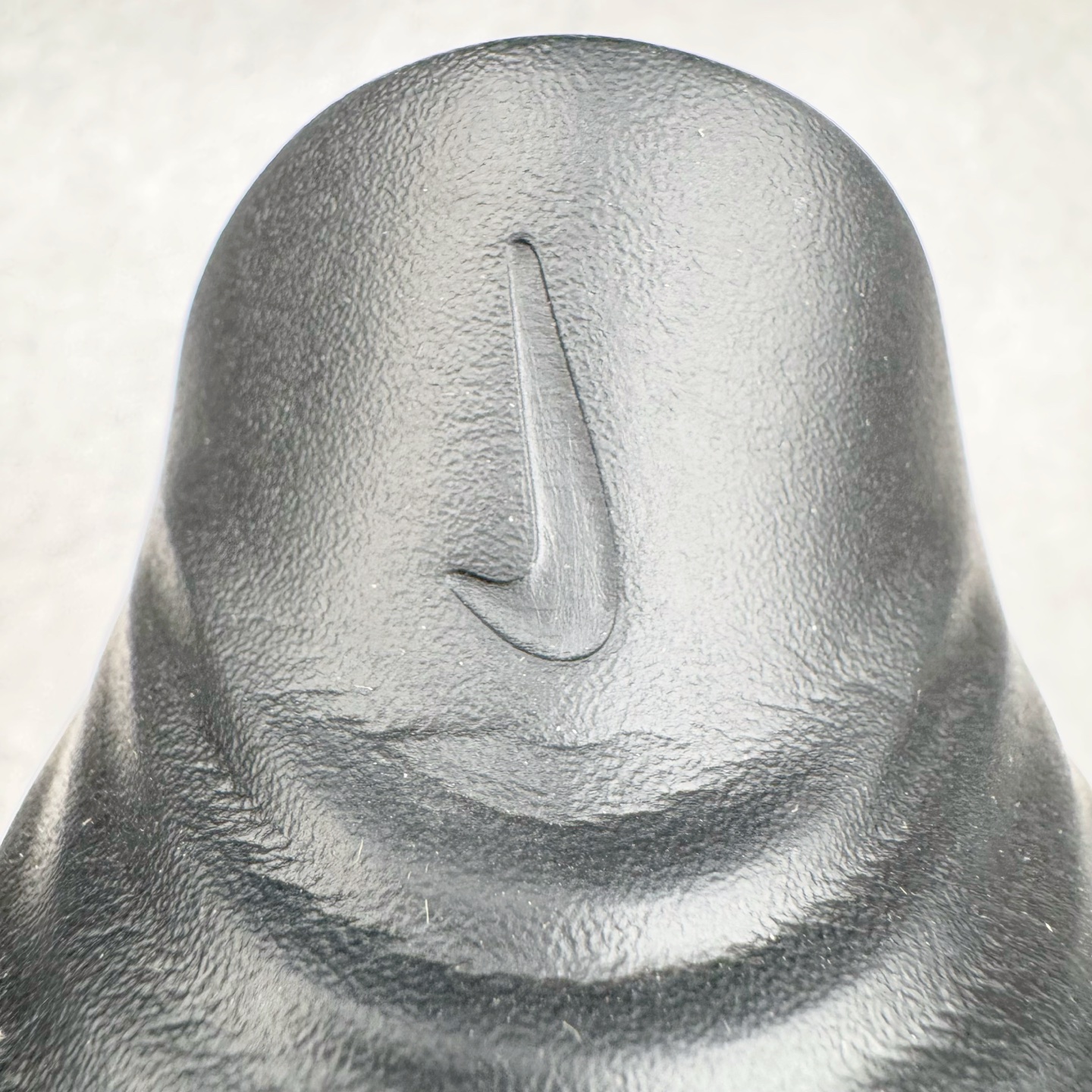 图片[19]-＃DC纯原 NK ReactX Rejuven8 简约舒适百搭洞洞鞋 HV5060-011 重金购入原鞋及原档案磨具生产指令开发 唯一正确组合大底 组合侧面Logo 鞋头不过分上翘 后跟Logo 凹凸明显 轮廓分明 LOGO内侧钢印清晰工整 原厂磨具全鞋无多余毛边 同源公司EVA粒子环保塑料 原厂指令配方 无任何异味 弹性卡色均保持原鞋一致 匠心打造 鞋口弧度大小 鞋面色泽质感同步原鞋 LOGO内侧钢印清晰工整 从名字就能看出，这款鞋搭载了React X缓震科技，保证了舒适的脚感和轻盈的穿着体验。设计上，这双鞋采用了近几年非常流行的洞洞鞋风格，但特别之处在于加入了波浪纹路细节，让整个鞋型看起来更有立体感，视觉上也增添了几分现代感。尺码：36 36.5 37.5 38 38.5 39 40 40.5 41 42 42.5 43 44 44.5 45 46-选品中心