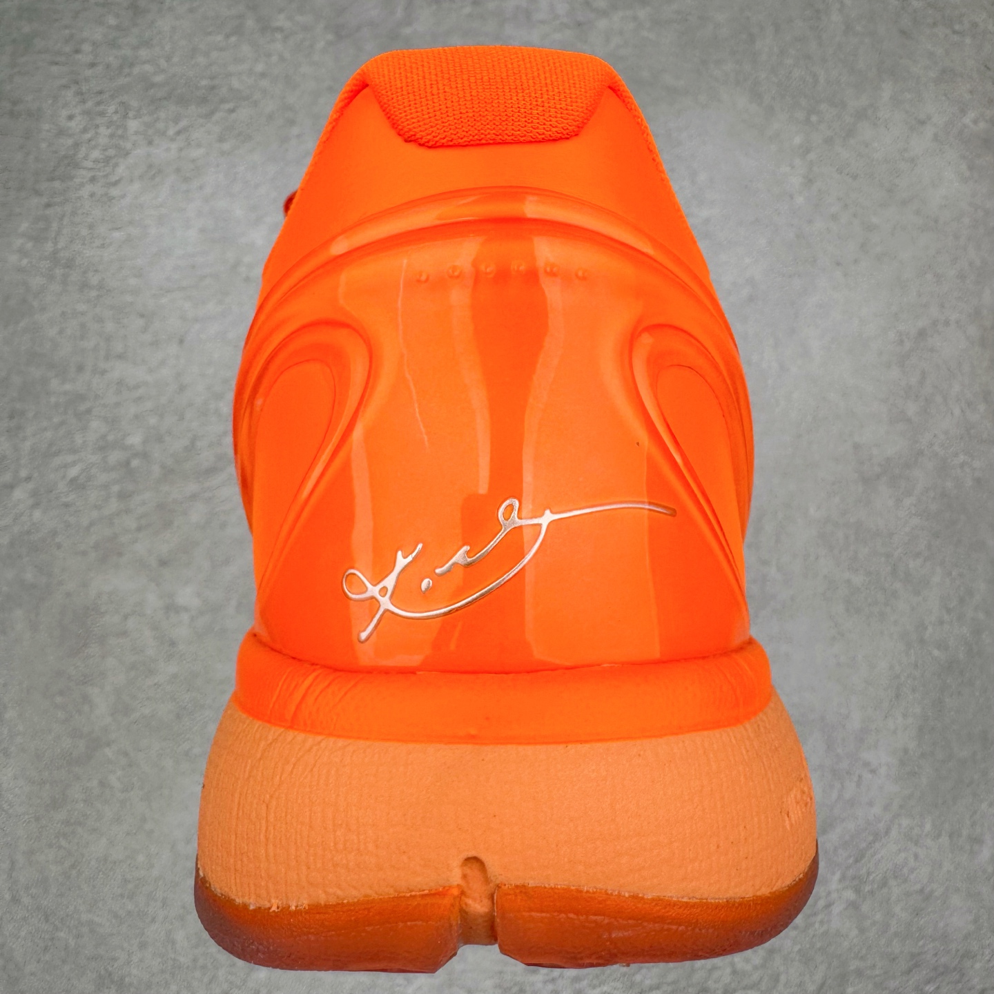 图片[8]-＃S2 NK Zoom Kobe 6 Protro 科比六代 暴力橙 IH1871-800 圈内顶级批次 完美复刻公司货 前掌超大Zoom Turbo气垫 后掌EVA缓震 真正的原汁原味 还原ZP脚感 全身鞋材卡料色独家定制 唯一正确喷漆工艺Swoosh 正确凹凸蛇鳞工艺 正确鞋面渐变效果 内全置真动飞态线 独立原厂模具 最大尺码达到48.5码 首批不拼图大几率过验 亲测已过 支持各种高强度实战 无需担心 上脚价 补货周期极长 脚宽建议买大半码 科比系列前掌偏窄 不影响二次销售 支持七天无理由退换 尺码：40 40.5 41 42 42.5 43 44 44.5 45 45.5 46 47.5 48.5-选品中心