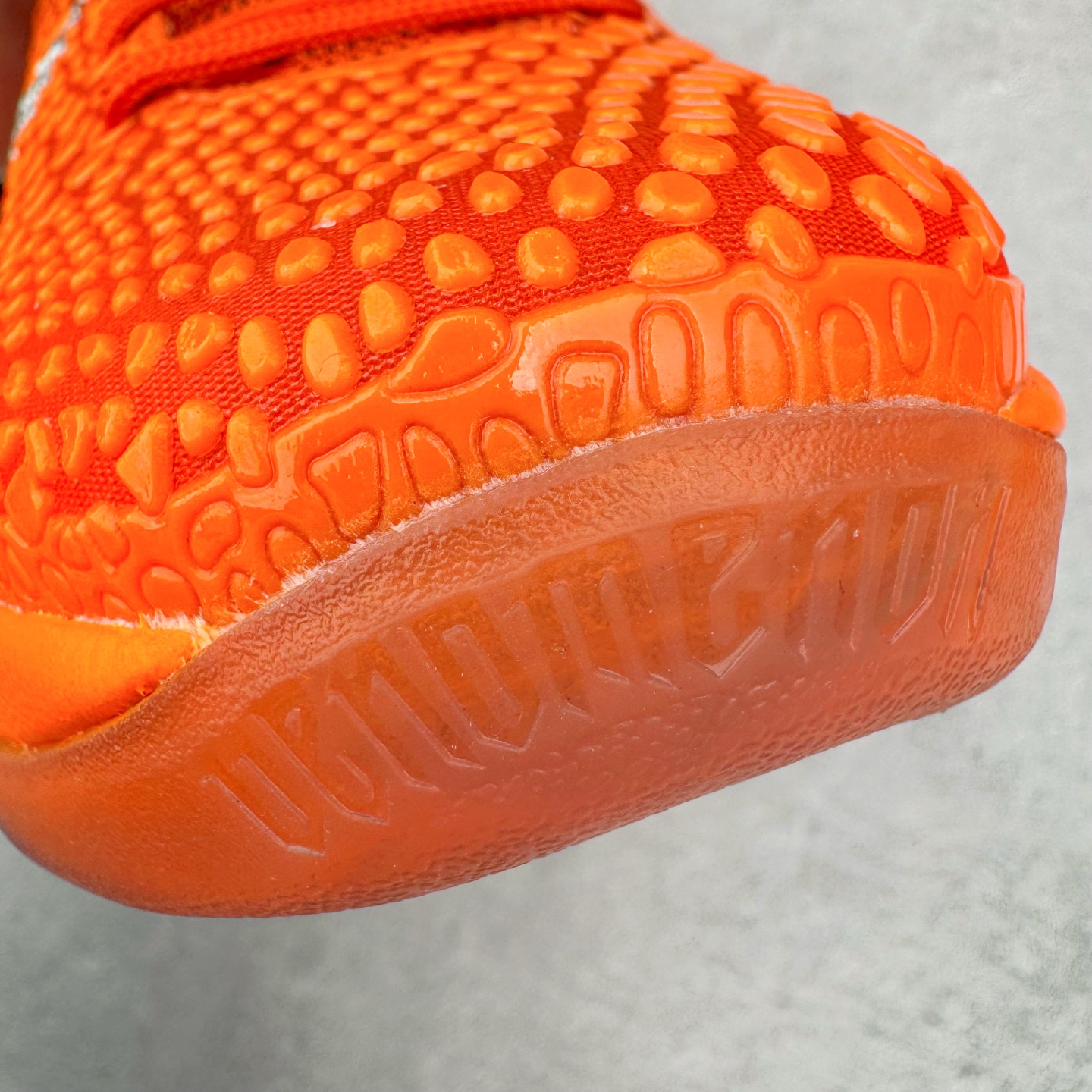 图片[11]-＃S2 NK Zoom Kobe 6 Protro 科比六代 暴力橙 IH1871-800 圈内顶级批次 完美复刻公司货 前掌超大Zoom Turbo气垫 后掌EVA缓震 真正的原汁原味 还原ZP脚感 全身鞋材卡料色独家定制 唯一正确喷漆工艺Swoosh 正确凹凸蛇鳞工艺 正确鞋面渐变效果 内全置真动飞态线 独立原厂模具 最大尺码达到48.5码 首批不拼图大几率过验 亲测已过 支持各种高强度实战 无需担心 上脚价 补货周期极长 脚宽建议买大半码 科比系列前掌偏窄 不影响二次销售 支持七天无理由退换 尺码：40 40.5 41 42 42.5 43 44 44.5 45 45.5 46 47.5 48.5-选品中心