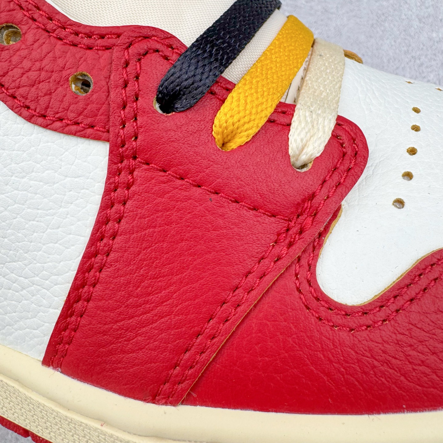 图片[12]-＃XP纯原 Union x Air Jordan AJ1 Retro High NRG 联名四色拼接灰白红 HV8563-600 原盒原配 原厂拉帮工艺 针距密度一致 全新升级网板中底 原楦原纸板开发 后跟弧度收口自然不对折 极致一眼正品既视感 原厂皮料 进口玻璃冲刀皮料裁剪零毛边 承诺百分百一致原鞋 全鞋电脑针车工艺 鞋面清洁度最高QC检验标准 控制溢胶 飞翼3D高频深度立体 鞋盒、防尘纸 均采购来自原厂 尺码：36 36.5 37.5 38 38.5 39 40 40.5 41 42 42.5 43 44 44.5 45 46 47.5-选品中心