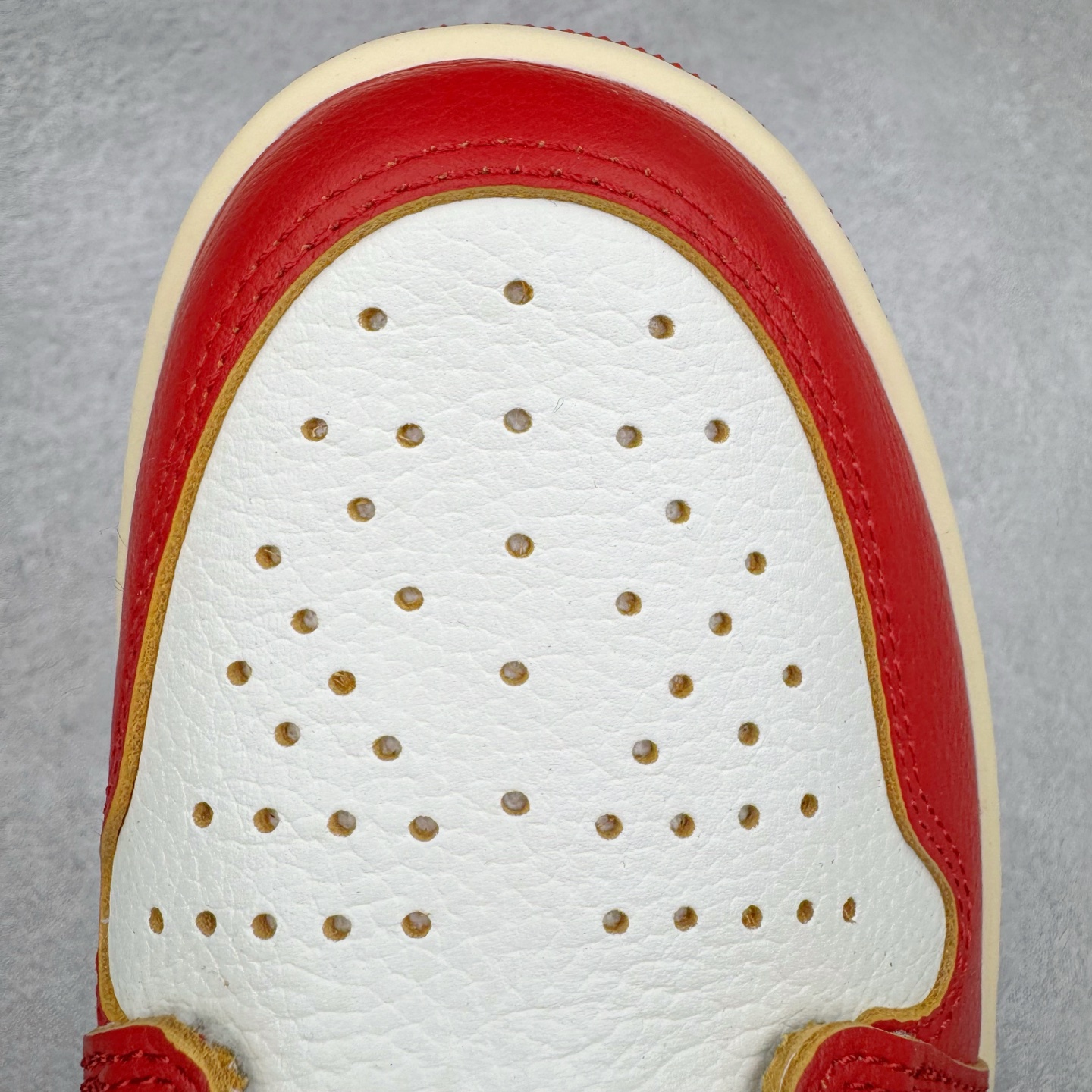 图片[13]-＃XP纯原 Union x Air Jordan AJ1 Retro High NRG 联名四色拼接灰白红 HV8563-600 原盒原配 原厂拉帮工艺 针距密度一致 全新升级网板中底 原楦原纸板开发 后跟弧度收口自然不对折 极致一眼正品既视感 原厂皮料 进口玻璃冲刀皮料裁剪零毛边 承诺百分百一致原鞋 全鞋电脑针车工艺 鞋面清洁度最高QC检验标准 控制溢胶 飞翼3D高频深度立体 鞋盒、防尘纸 均采购来自原厂 尺码：36 36.5 37.5 38 38.5 39 40 40.5 41 42 42.5 43 44 44.5 45 46 47.5-选品中心