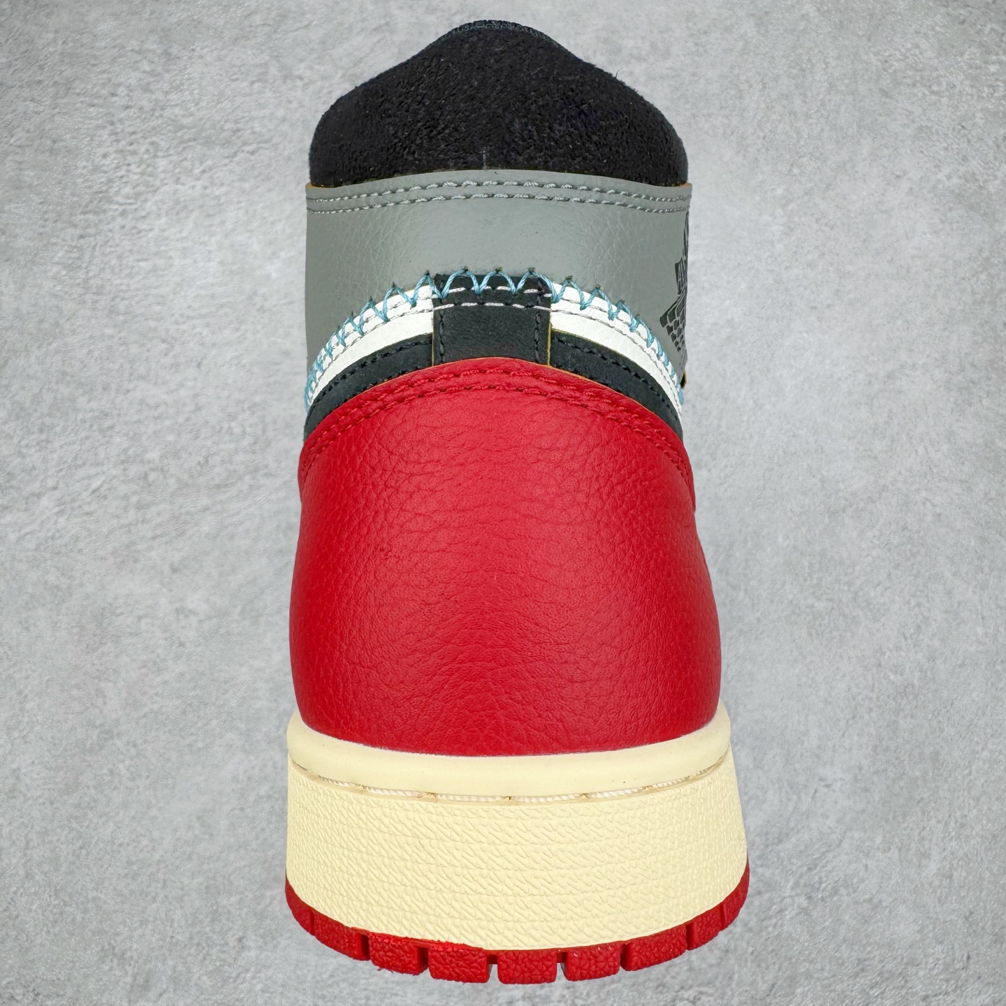 图片[8]-＃XP纯原 Union x Air Jordan AJ1 Retro High NRG 联名四色拼接灰白红 HV8563-600 原盒原配 原厂拉帮工艺 针距密度一致 全新升级网板中底 原楦原纸板开发 后跟弧度收口自然不对折 极致一眼正品既视感 原厂皮料 进口玻璃冲刀皮料裁剪零毛边 承诺百分百一致原鞋 全鞋电脑针车工艺 鞋面清洁度最高QC检验标准 控制溢胶 飞翼3D高频深度立体 鞋盒、防尘纸 均采购来自原厂 尺码：36 36.5 37.5 38 38.5 39 40 40.5 41 42 42.5 43 44 44.5 45 46 47.5-选品中心