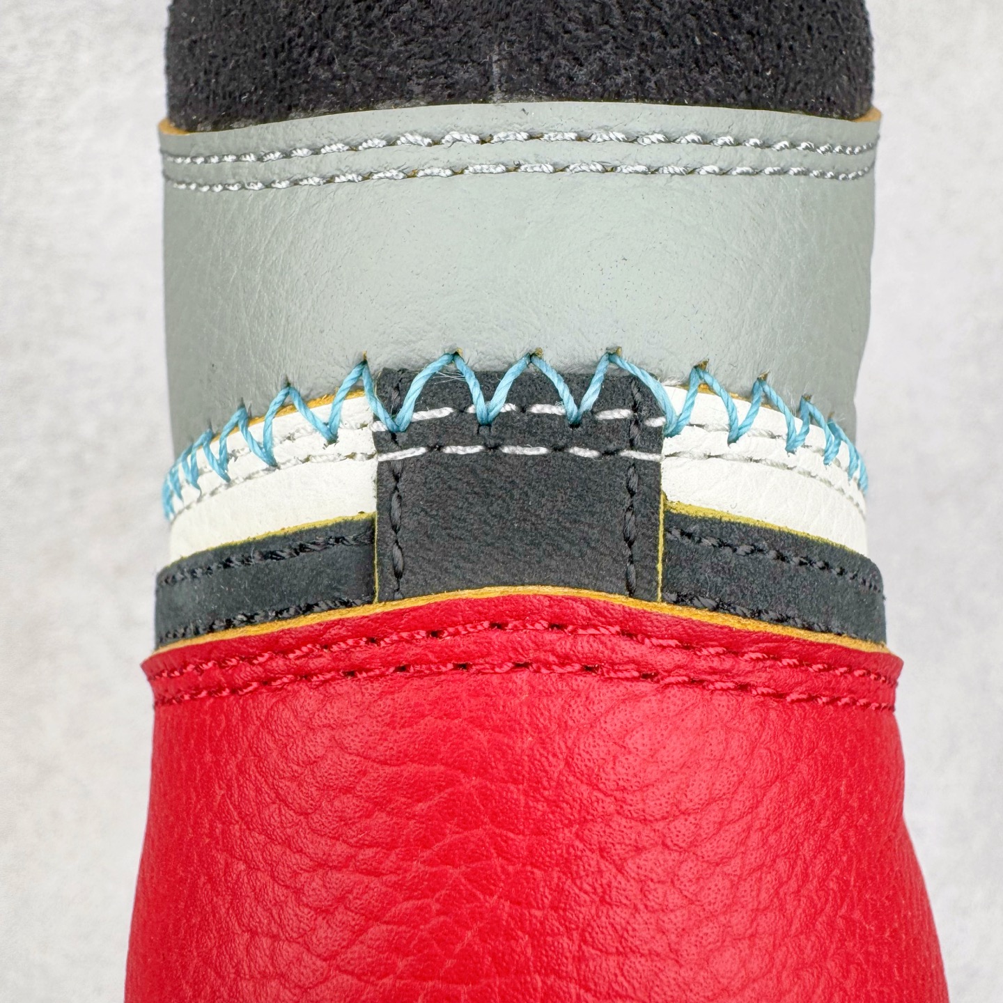 图片[14]-＃XP纯原 Union x Air Jordan AJ1 Retro High NRG 联名四色拼接灰白红 HV8563-600 原盒原配 原厂拉帮工艺 针距密度一致 全新升级网板中底 原楦原纸板开发 后跟弧度收口自然不对折 极致一眼正品既视感 原厂皮料 进口玻璃冲刀皮料裁剪零毛边 承诺百分百一致原鞋 全鞋电脑针车工艺 鞋面清洁度最高QC检验标准 控制溢胶 飞翼3D高频深度立体 鞋盒、防尘纸 均采购来自原厂 尺码：36 36.5 37.5 38 38.5 39 40 40.5 41 42 42.5 43 44 44.5 45 46 47.5-选品中心