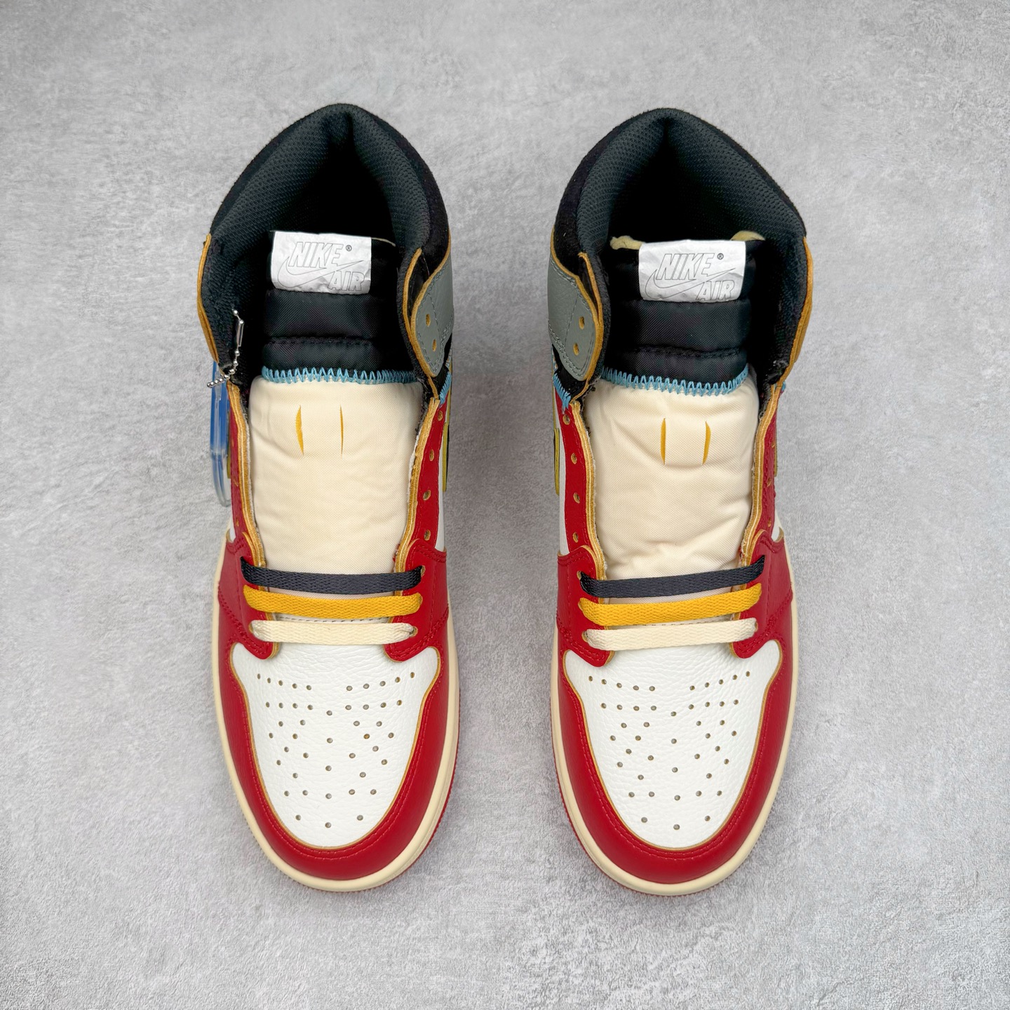 图片[2]-＃XP纯原 Union x Air Jordan AJ1 Retro High NRG 联名四色拼接灰白红 HV8563-600 原盒原配 原厂拉帮工艺 针距密度一致 全新升级网板中底 原楦原纸板开发 后跟弧度收口自然不对折 极致一眼正品既视感 原厂皮料 进口玻璃冲刀皮料裁剪零毛边 承诺百分百一致原鞋 全鞋电脑针车工艺 鞋面清洁度最高QC检验标准 控制溢胶 飞翼3D高频深度立体 鞋盒、防尘纸 均采购来自原厂 尺码：36 36.5 37.5 38 38.5 39 40 40.5 41 42 42.5 43 44 44.5 45 46 47.5-选品中心