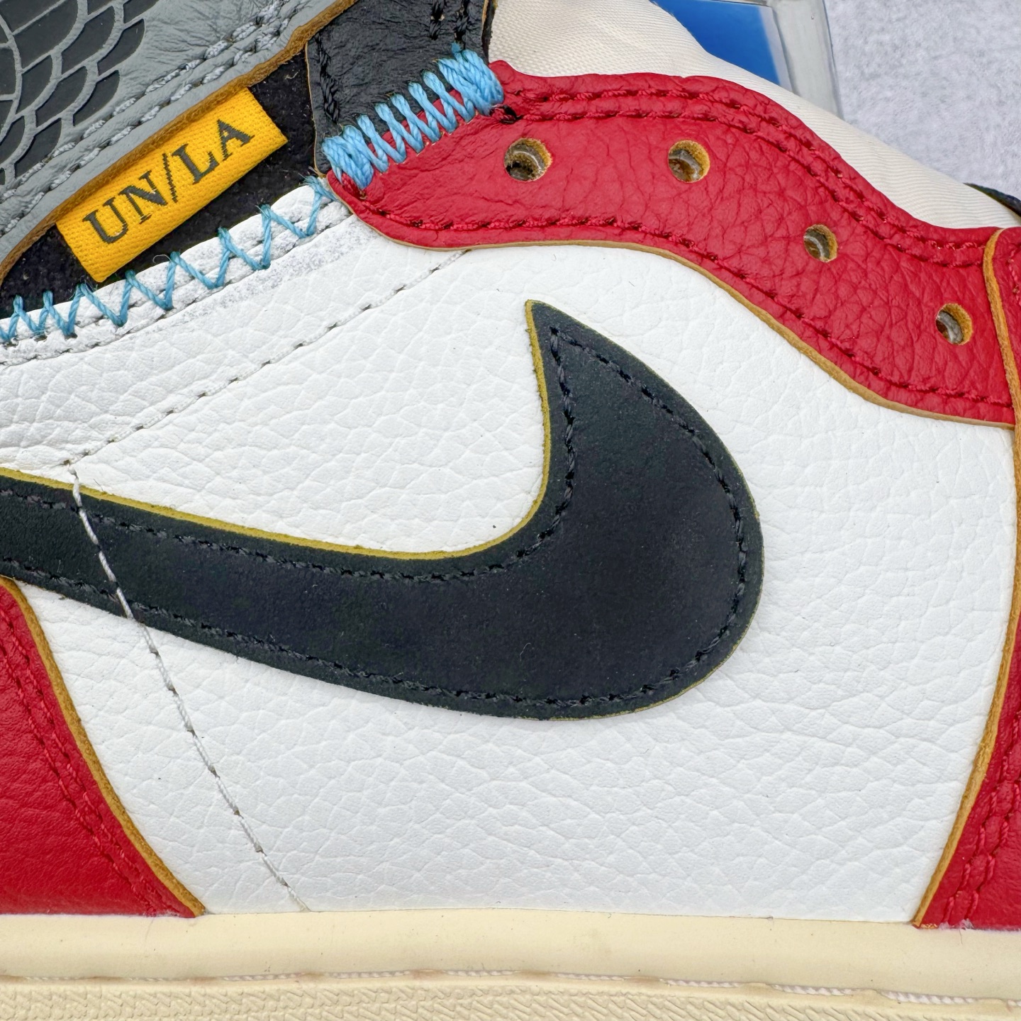 图片[11]-＃XP纯原 Union x Air Jordan AJ1 Retro High NRG 联名四色拼接灰白红 HV8563-600 原盒原配 原厂拉帮工艺 针距密度一致 全新升级网板中底 原楦原纸板开发 后跟弧度收口自然不对折 极致一眼正品既视感 原厂皮料 进口玻璃冲刀皮料裁剪零毛边 承诺百分百一致原鞋 全鞋电脑针车工艺 鞋面清洁度最高QC检验标准 控制溢胶 飞翼3D高频深度立体 鞋盒、防尘纸 均采购来自原厂 尺码：36 36.5 37.5 38 38.5 39 40 40.5 41 42 42.5 43 44 44.5 45 46 47.5-选品中心