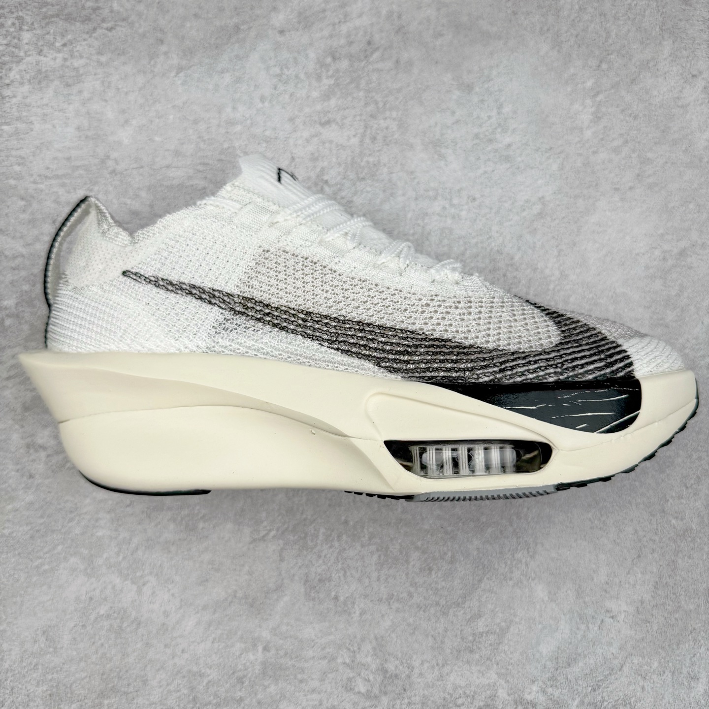 图片[9]-NK Air Zoom Alphafly NEXT% 3 2024全新马拉松超级跑鞋 有史以来最轻盈、测试次数最多的NK Alphafly 经过精英马拉松运动员的测试验证 并搭载Air Zoom气垫 旨在助力跑者实现突破 取得更佳的成绩 在开发过程中 Alphafly 3帮助耐克运动员凯尔文·基普图姆（Kelvin Kiptum）以2：00：35的成绩刷新了马拉松世界纪录 Alphafly的动力设计没有改变——Air Zoom气垫单元、Flyplate碳纤维板和ZoomX泡绵 但是整体系统的制作方法略有调整 优化和提升了对运动员的帮助 主要更新包括一体式鞋底 提供顺畅稳定的“后跟到脚趾”过渡；更宽的全长Flyplate碳纤维板提供稳定助推力 全新Fast Shot外底保证出色牵引力和抓地力 全新Atomknit 3.0鞋面提供更强的控制力、透气性和中足支撑力 尺码：36 36.5 37.5 38 38.5 39 40 40.5 41 42 42.5 43 44 44.5 45-选品中心