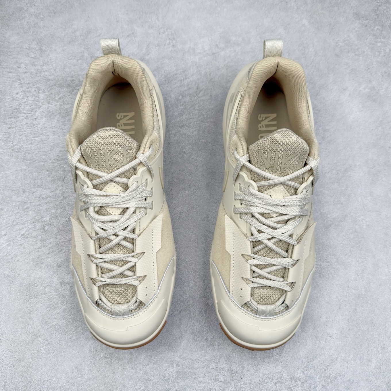 图片[2]-Sacai x NK Zegamadome SP 联名款舒适防滑耐磨低帮生活休闲鞋 HQ8618-100 整双鞋采用了 Zoom X 缓震科技和 Vibram 外底 在保证舒适度的同时又兼顾了耐用性 并且提供了出色的抓地力 鞋面则是全新 ZoomX Zegama 科技 将网眼和绒面革材质融合而成的全新科技面料 兼顾透气性与耐用性 尺码：36 36.5 37.5 38 38.5 39 40 40.5 41 42 42.5 43 44 44.5 45 46-选品中心