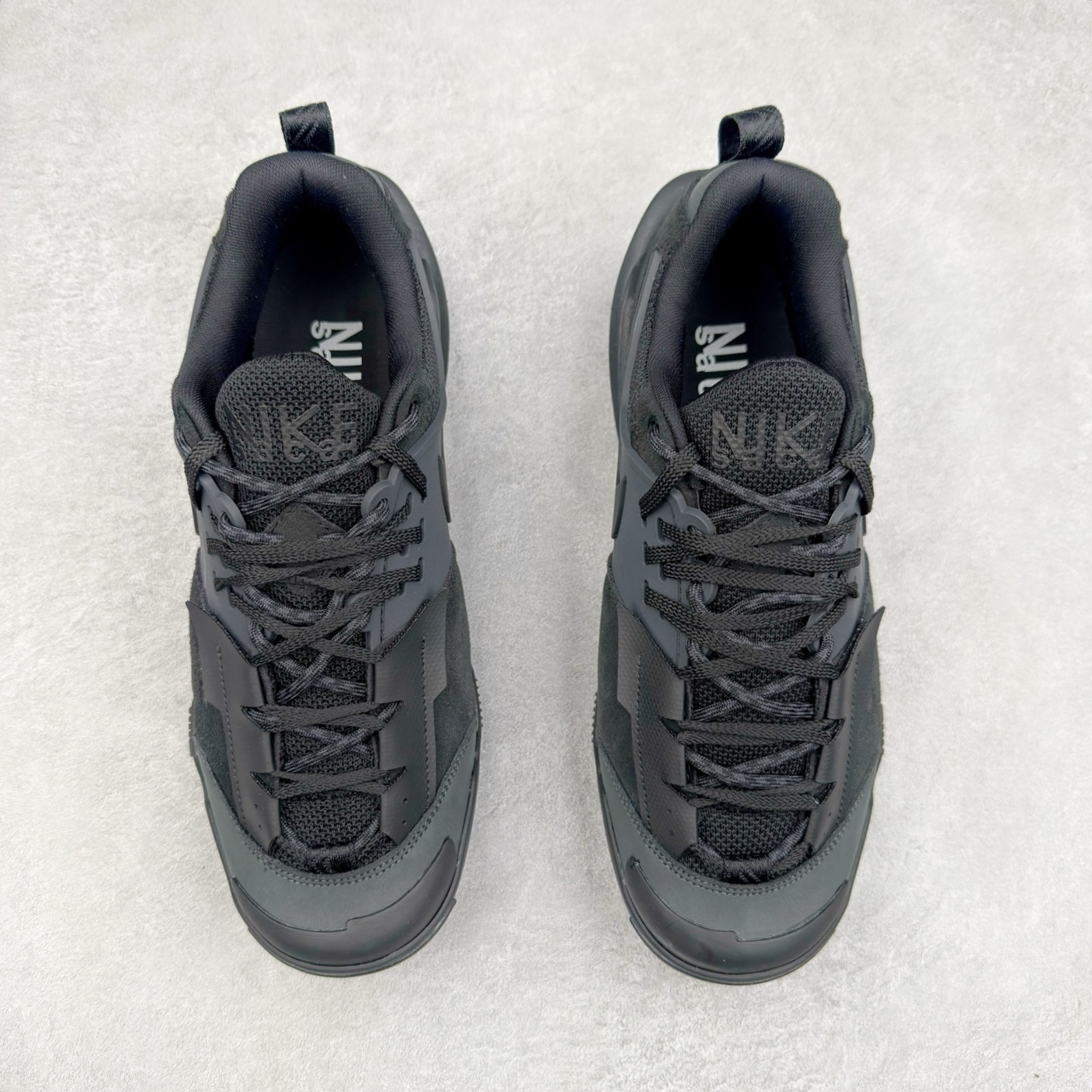 图片[2]-Sacai x NK Zegamadome SP 联名款舒适防滑耐磨低帮生活休闲鞋 HQ8618-001 整双鞋采用了 Zoom X 缓震科技和 Vibram 外底 在保证舒适度的同时又兼顾了耐用性 并且提供了出色的抓地力 鞋面则是全新 ZoomX Zegama 科技 将网眼和绒面革材质融合而成的全新科技面料 兼顾透气性与耐用性 尺码：36 36.5 37.5 38 38.5 39 40 40.5 41 42 42.5 43 44 44.5 45 46-选品中心