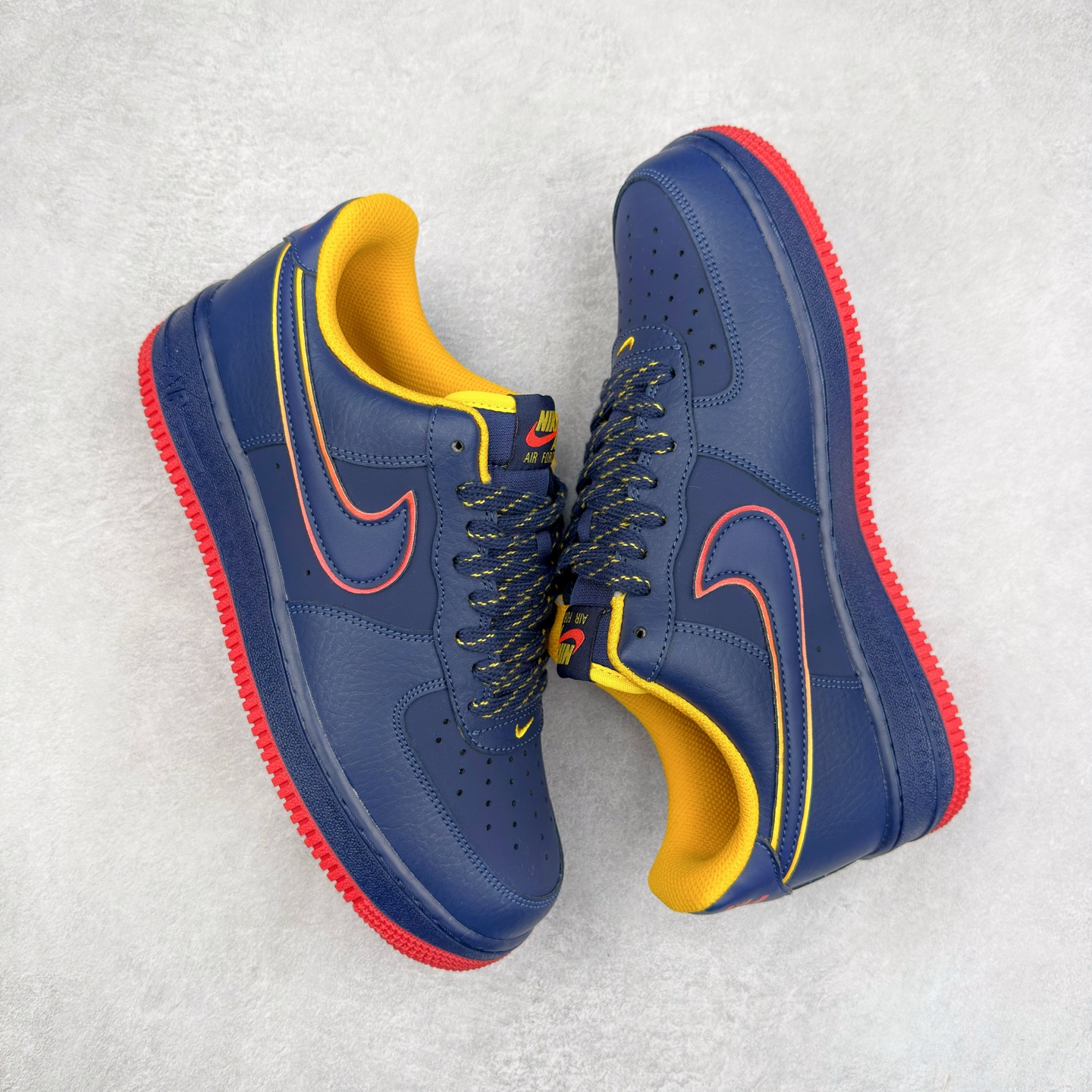 图片[3]-＃XT纯原 NK Air Force 1´07 Low 空军一号低帮百搭休闲运动板鞋 HV5752-410 顶级批次 2022全新楦头鞋型 鱼鳞大底 历时开发三个月 清洁度完美 二维码鞋标 内置芯片及solo气垫 大底高度及其弧度依照正品 钢印 logo刺绣 鞋口弧度 鞋头长度 鞋面冲孔 鞋垫背胶及钢印 完美鞋型对比正品 每一处都是细节满满 柔软、弹性十足的缓震性能和出色的中底设计 横跨复古与现代的外型结合 造就出风靡全球 三十多年的Force 1 直到今天还深受青睐 实拍调校N版已经零色差零失真 百分百还原实物色彩所见即所得 不存在货不对板色差等低级问题 选购参考实物拍摄 不混卖不参货 只用心做好货严格选品 承诺混一赔十 尺码：36 36.5 37.5 38 38.5 39 40 40.5 41 42 42.5 43 44 44.5 45-选品中心