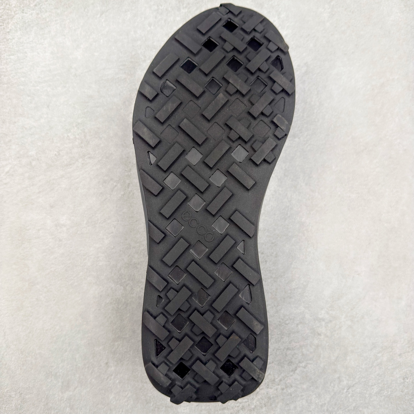 图片[9]-ECCO爱步男款运动鞋 真皮透气休闲防滑跑步鞋 健步BIOMC大经典 直接注塑工艺 稳固舒适 强效缓震与能量回弹 增加运动时的稳定与舒适 牛皮鞋面，纹理自然，柔韧耐穿 PU中底，带来轻盈舒适的上脚感受 橡胶大底，抓地力强，具有良好的耐磨性 都市探索 步履悠然 尺码：39 40 41 42 43 44（ 正常码）-选品中心