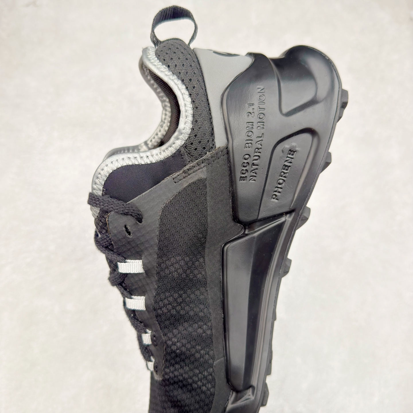 图片[7]-ECCO爱步男款运动鞋 真皮透气休闲防滑跑步鞋 健步BIOMC大经典 直接注塑工艺 稳固舒适 强效缓震与能量回弹 增加运动时的稳定与舒适 牛皮鞋面，纹理自然，柔韧耐穿 PU中底，带来轻盈舒适的上脚感受 橡胶大底，抓地力强，具有良好的耐磨性 都市探索 步履悠然 尺码：39 40 41 42 43 44（ 正常码）-选品中心