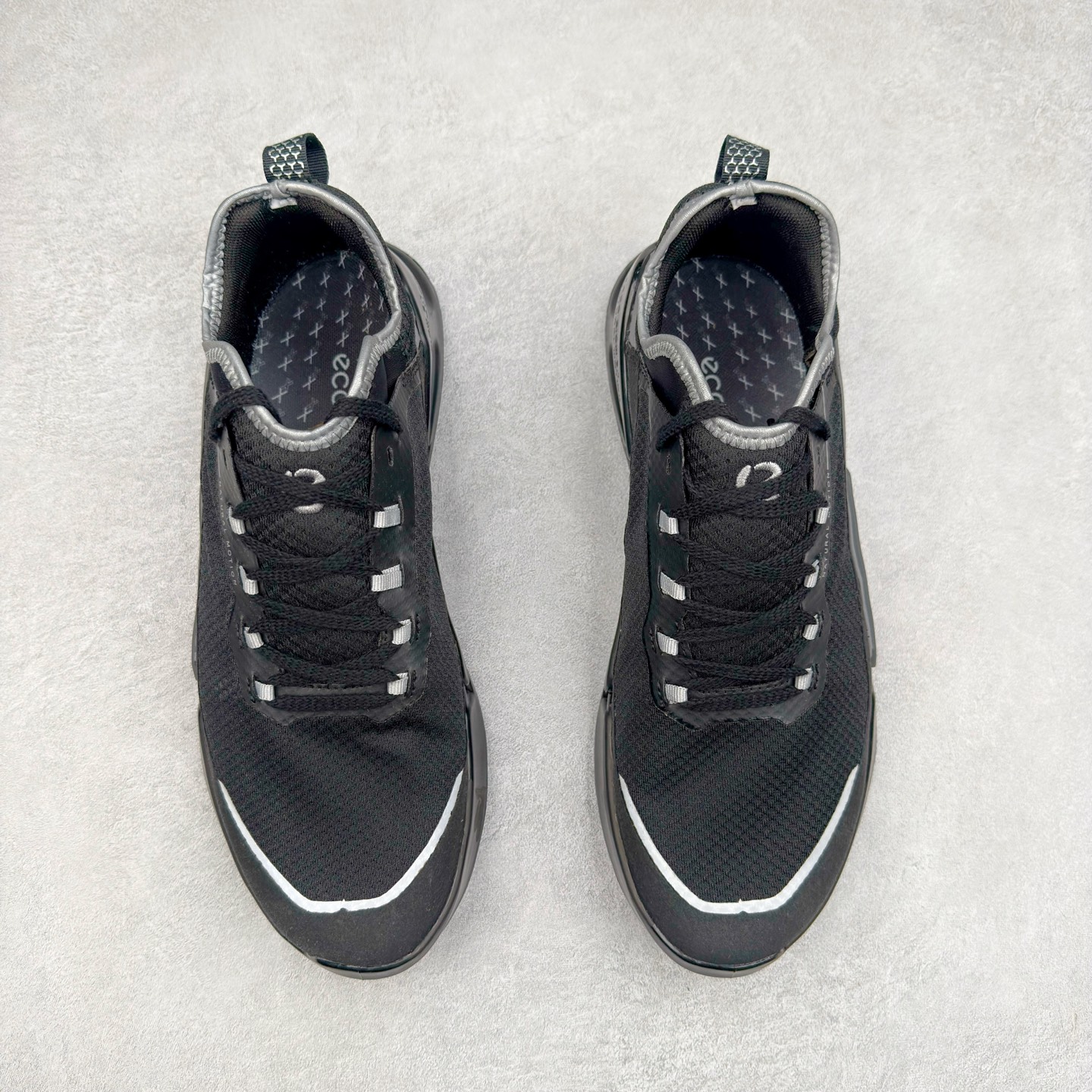 图片[2]-ECCO爱步男款运动鞋 真皮透气休闲防滑跑步鞋 健步BIOMC大经典 直接注塑工艺 稳固舒适 强效缓震与能量回弹 增加运动时的稳定与舒适 牛皮鞋面，纹理自然，柔韧耐穿 PU中底，带来轻盈舒适的上脚感受 橡胶大底，抓地力强，具有良好的耐磨性 都市探索 步履悠然 尺码：39 40 41 42 43 44（ 正常码）-选品中心