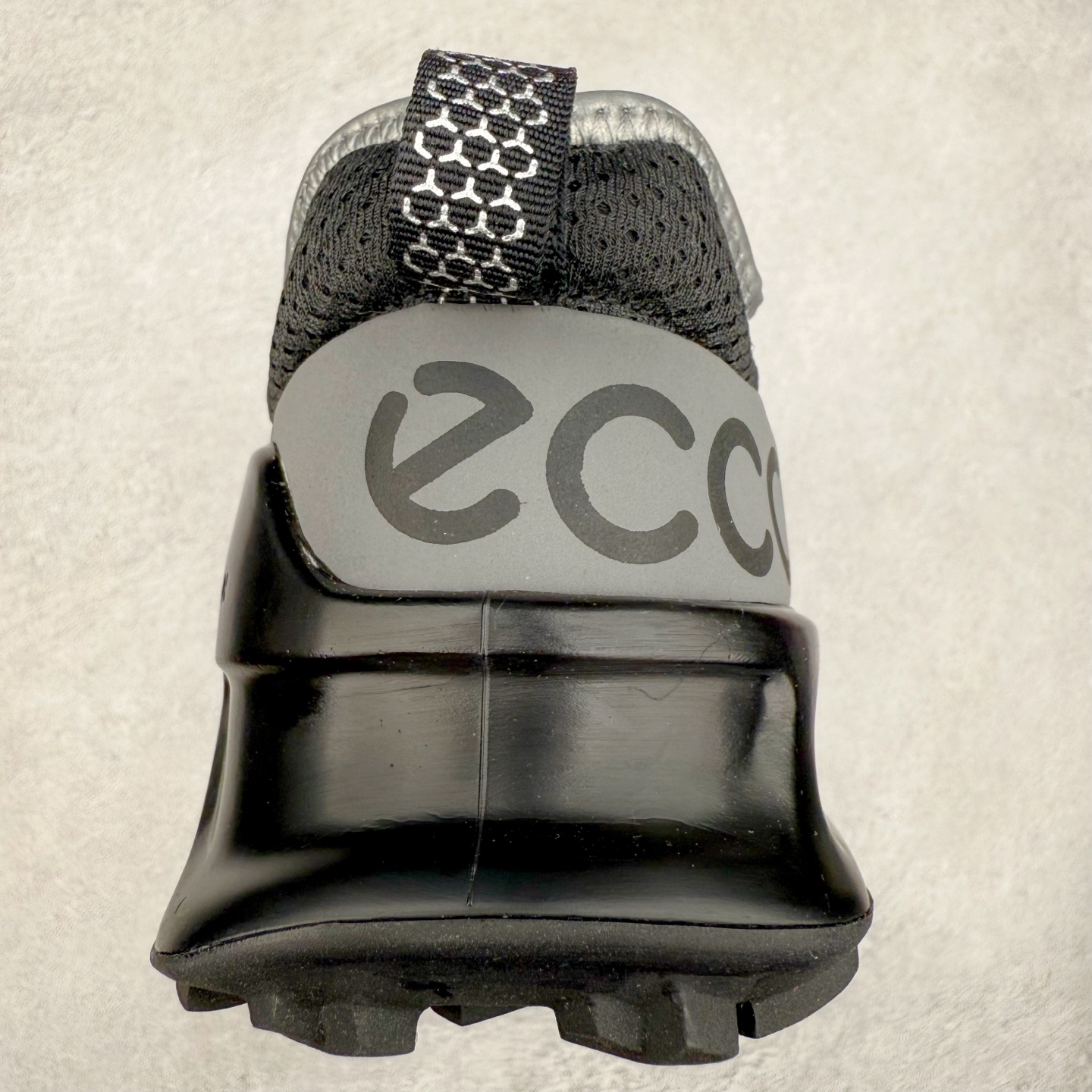 图片[8]-ECCO爱步男款运动鞋 真皮透气休闲防滑跑步鞋 健步BIOMC大经典 直接注塑工艺 稳固舒适 强效缓震与能量回弹 增加运动时的稳定与舒适 牛皮鞋面，纹理自然，柔韧耐穿 PU中底，带来轻盈舒适的上脚感受 橡胶大底，抓地力强，具有良好的耐磨性 都市探索 步履悠然 尺码：39 40 41 42 43 44（ 正常码）-选品中心