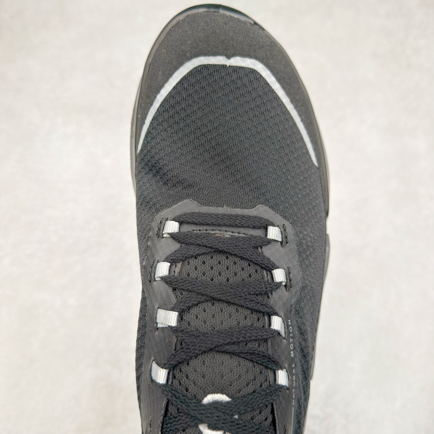 图片[4]-ECCO爱步男款运动鞋 真皮透气休闲防滑跑步鞋 健步BIOMC大经典 直接注塑工艺 稳固舒适 强效缓震与能量回弹 增加运动时的稳定与舒适 牛皮鞋面，纹理自然，柔韧耐穿 PU中底，带来轻盈舒适的上脚感受 橡胶大底，抓地力强，具有良好的耐磨性 都市探索 步履悠然 尺码：39 40 41 42 43 44（ 正常码）-选品中心