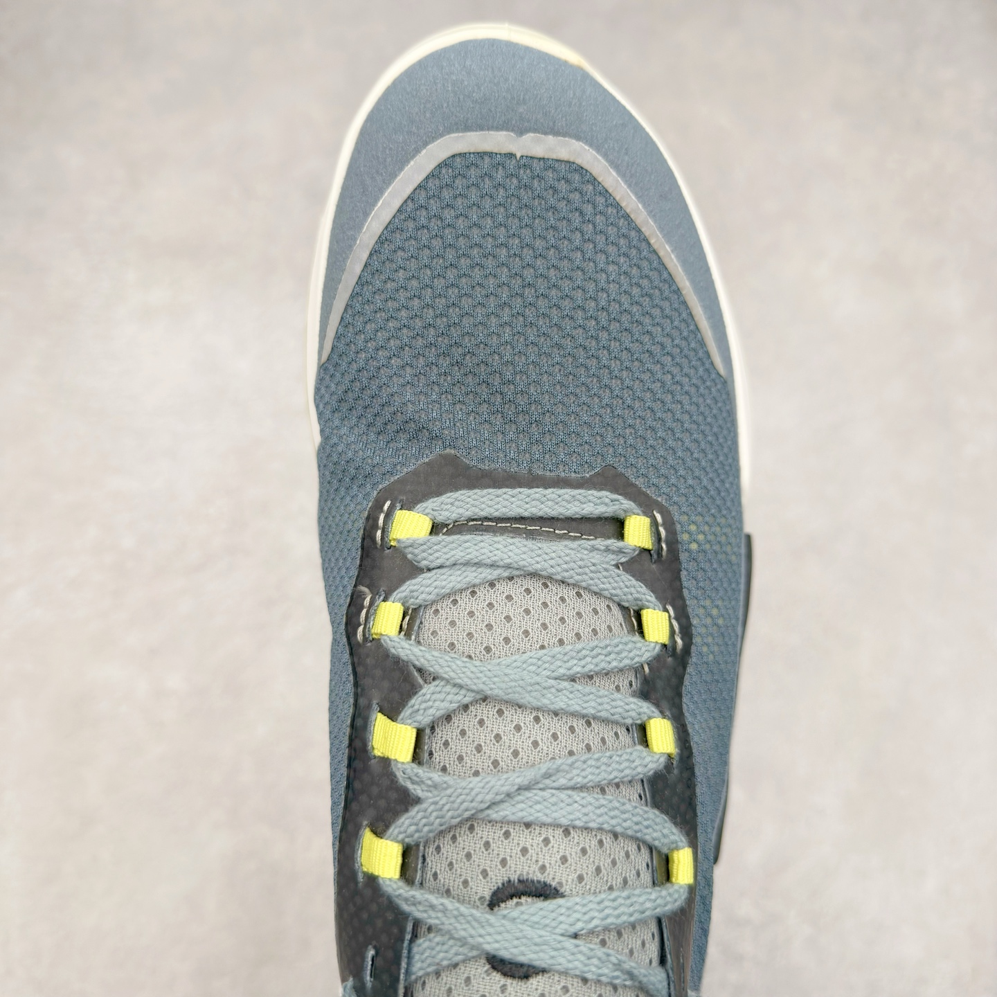 图片[4]-ECCO爱步男款运动鞋 真皮透气休闲防滑跑步鞋 健步BIOMC大经典 直接注塑工艺 稳固舒适 强效缓震与能量回弹 增加运动时的稳定与舒适 牛皮鞋面，纹理自然，柔韧耐穿 PU中底，带来轻盈舒适的上脚感受 橡胶大底，抓地力强，具有良好的耐磨性 都市探索 步履悠然 尺码：39 40 41 42 43 44（ 正常码）-选品中心