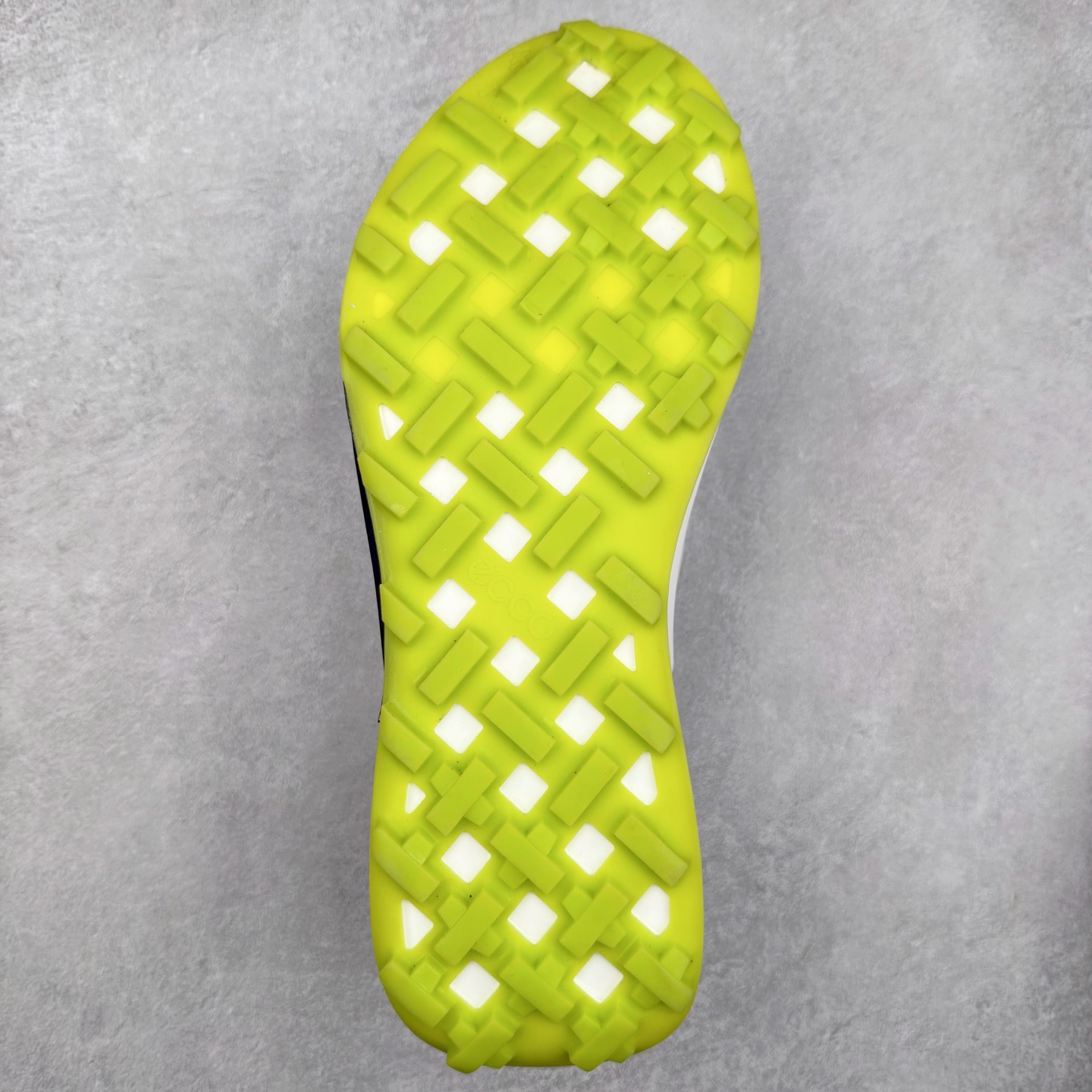 图片[9]-ECCO爱步男款运动鞋 真皮透气休闲防滑跑步鞋 健步BIOMC大经典 直接注塑工艺 稳固舒适 强效缓震与能量回弹 增加运动时的稳定与舒适 牛皮鞋面，纹理自然，柔韧耐穿 PU中底，带来轻盈舒适的上脚感受 橡胶大底，抓地力强，具有良好的耐磨性 都市探索 步履悠然 尺码：39 40 41 42 43 44（ 正常码）-选品中心