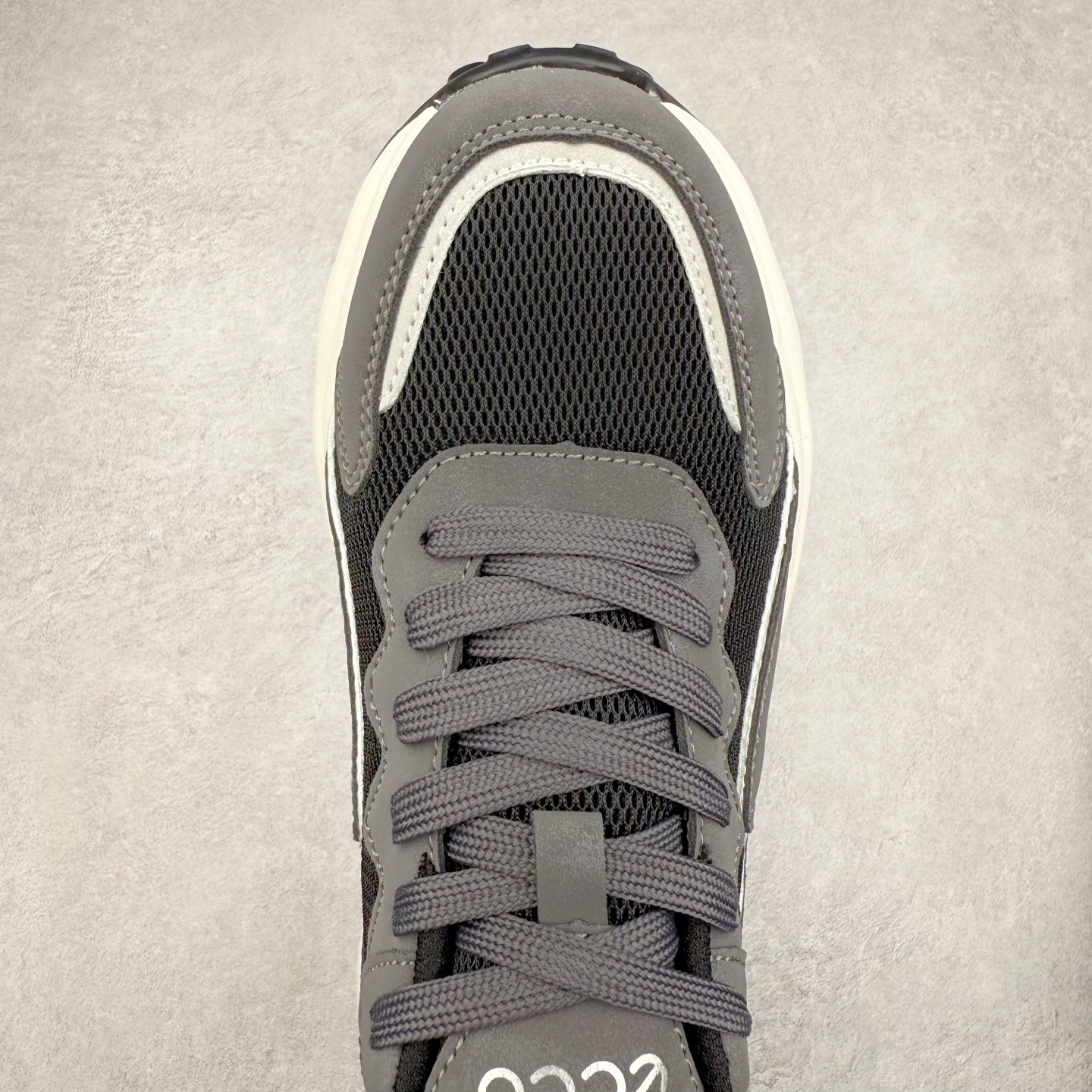 图片[4]-ECCO爱步男士运动休闲鞋厚底阿甘鞋复古跑步鞋华夫鞋 舒适质感鞋面 细腻柔和纹理自然，搭配潮流设计，舒适清爽透气 加厚后跟设计，美观时尚 柔软弹力 舒适透气内里 采用柔软材质，细腻亲肤不磨脚，柔和脚感体验 防滑弹力鞋底 轻质止滑鞋底，搭配立体底纹，稳固抓地 时尚生活 敢于不同 刷新未知 潮人一步的出色外形 尺码：39 40 41 42 43 44（运动码）-选品中心