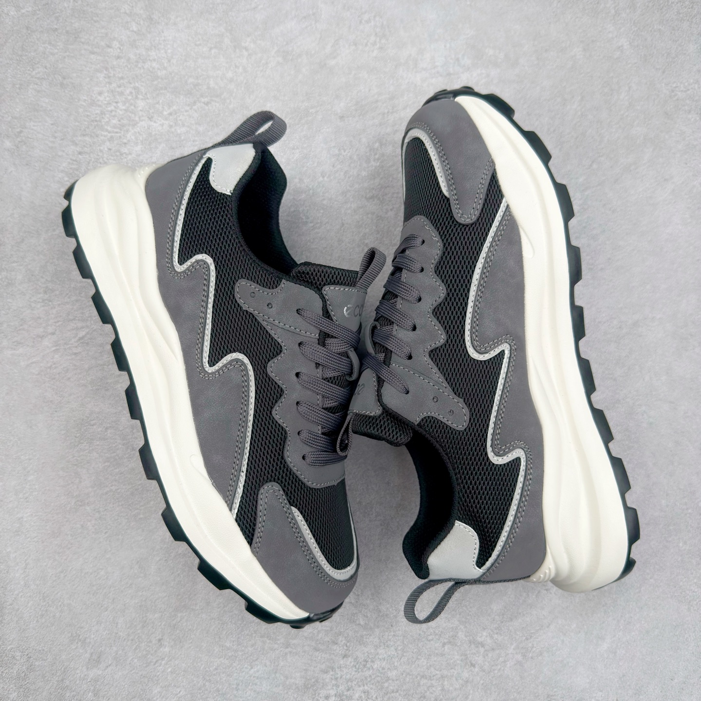 图片[3]-ECCO爱步男士运动休闲鞋厚底阿甘鞋复古跑步鞋华夫鞋 舒适质感鞋面 细腻柔和纹理自然，搭配潮流设计，舒适清爽透气 加厚后跟设计，美观时尚 柔软弹力 舒适透气内里 采用柔软材质，细腻亲肤不磨脚，柔和脚感体验 防滑弹力鞋底 轻质止滑鞋底，搭配立体底纹，稳固抓地 时尚生活 敢于不同 刷新未知 潮人一步的出色外形 尺码：39 40 41 42 43 44（运动码）-选品中心