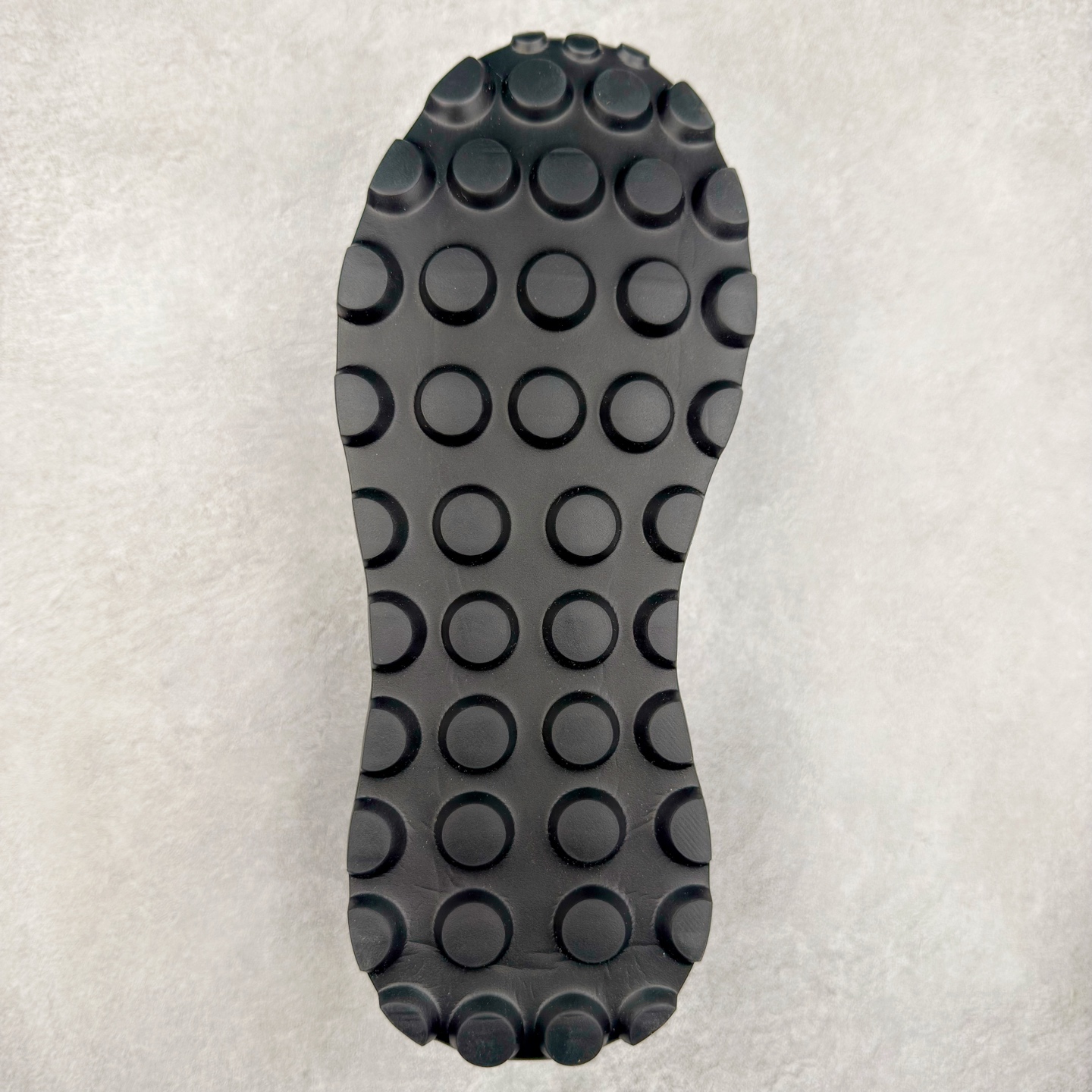 图片[9]-ECCO爱步男士运动休闲鞋厚底阿甘鞋复古跑步鞋华夫鞋 舒适质感鞋面 细腻柔和纹理自然，搭配潮流设计，舒适清爽透气 加厚后跟设计，美观时尚 柔软弹力 舒适透气内里 采用柔软材质，细腻亲肤不磨脚，柔和脚感体验 防滑弹力鞋底 轻质止滑鞋底，搭配立体底纹，稳固抓地 时尚生活 敢于不同 刷新未知 潮人一步的出色外形 尺码：39 40 41 42 43 44（运动码）-选品中心