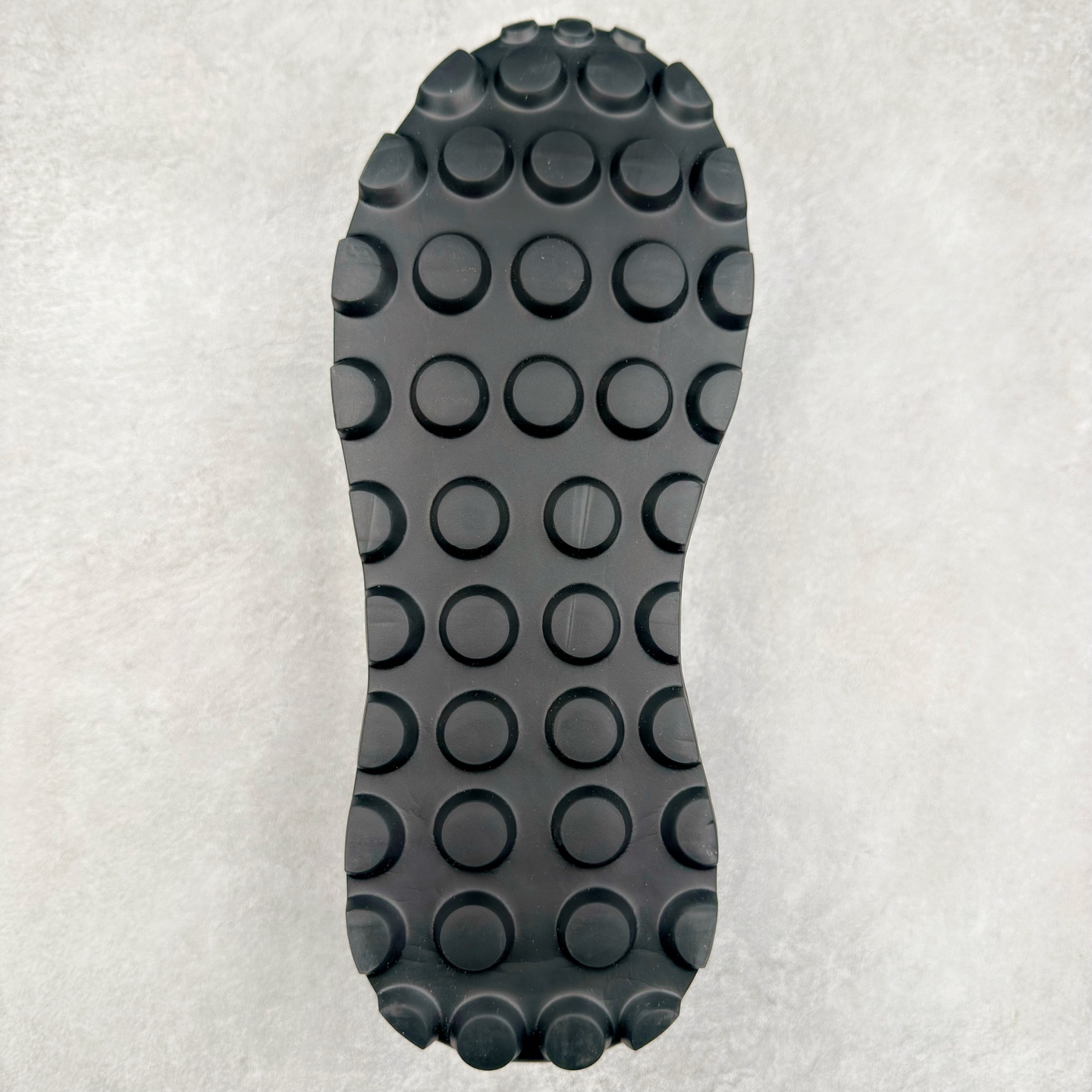 图片[9]-ECCO爱步男士运动休闲鞋厚底阿甘鞋复古跑步鞋华夫鞋 舒适质感鞋面 细腻柔和纹理自然，搭配潮流设计，舒适清爽透气 加厚后跟设计，美观时尚 柔软弹力 舒适透气内里 采用柔软材质，细腻亲肤不磨脚，柔和脚感体验 防滑弹力鞋底 轻质止滑鞋底，搭配立体底纹，稳固抓地 时尚生活 敢于不同 刷新未知 潮人一步的出色外形 尺码：39 40 41 42 43 44（运动码）-选品中心