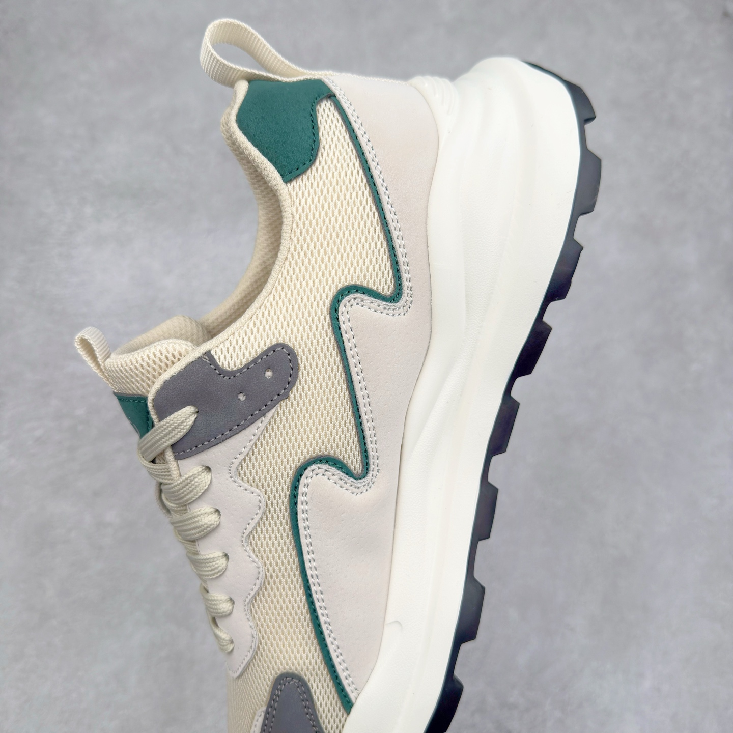 图片[7]-ECCO爱步男士运动休闲鞋厚底阿甘鞋复古跑步鞋华夫鞋 舒适质感鞋面 细腻柔和纹理自然，搭配潮流设计，舒适清爽透气 加厚后跟设计，美观时尚 柔软弹力 舒适透气内里 采用柔软材质，细腻亲肤不磨脚，柔和脚感体验 防滑弹力鞋底 轻质止滑鞋底，搭配立体底纹，稳固抓地 时尚生活 敢于不同 刷新未知 潮人一步的出色外形 尺码：39 40 41 42 43 44（运动码）-选品中心