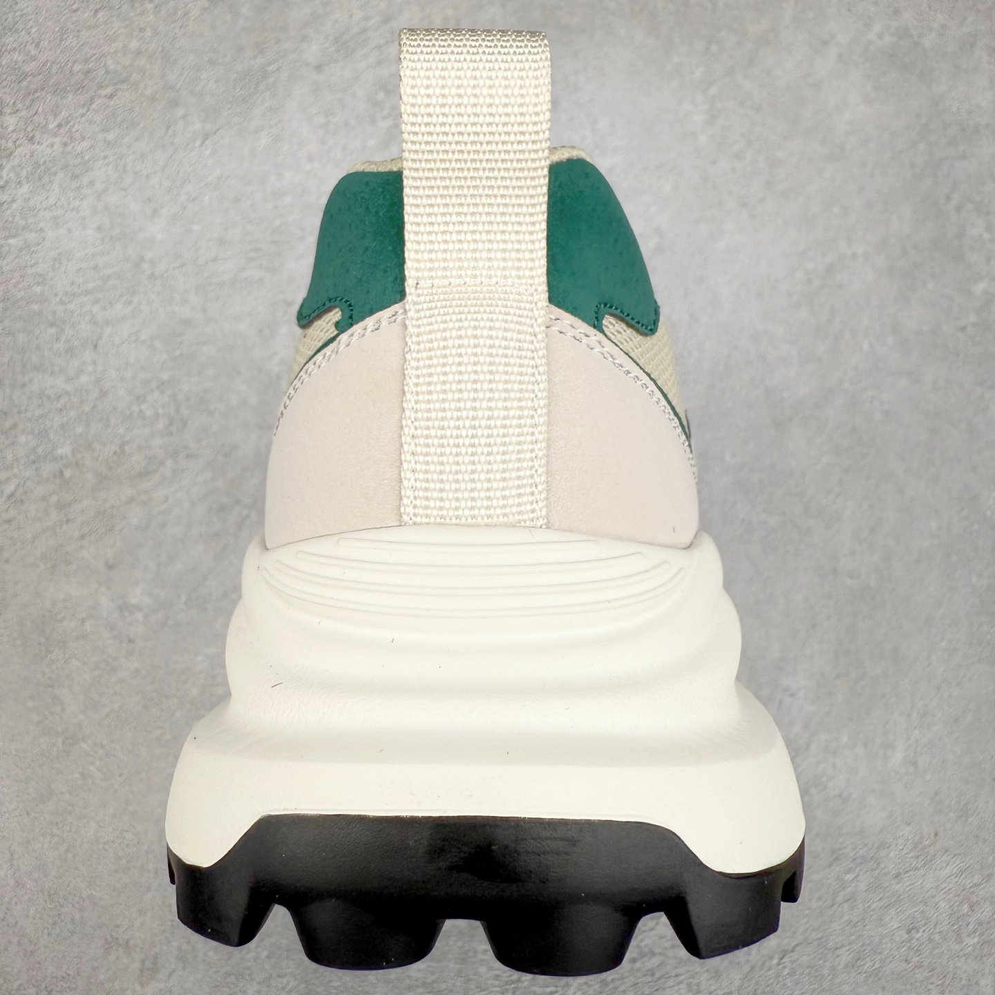 图片[8]-ECCO爱步男士运动休闲鞋厚底阿甘鞋复古跑步鞋华夫鞋 舒适质感鞋面 细腻柔和纹理自然，搭配潮流设计，舒适清爽透气 加厚后跟设计，美观时尚 柔软弹力 舒适透气内里 采用柔软材质，细腻亲肤不磨脚，柔和脚感体验 防滑弹力鞋底 轻质止滑鞋底，搭配立体底纹，稳固抓地 时尚生活 敢于不同 刷新未知 潮人一步的出色外形 尺码：39 40 41 42 43 44（运动码）-选品中心