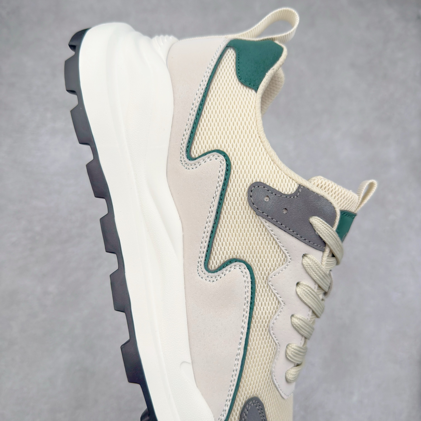 图片[6]-ECCO爱步男士运动休闲鞋厚底阿甘鞋复古跑步鞋华夫鞋 舒适质感鞋面 细腻柔和纹理自然，搭配潮流设计，舒适清爽透气 加厚后跟设计，美观时尚 柔软弹力 舒适透气内里 采用柔软材质，细腻亲肤不磨脚，柔和脚感体验 防滑弹力鞋底 轻质止滑鞋底，搭配立体底纹，稳固抓地 时尚生活 敢于不同 刷新未知 潮人一步的出色外形 尺码：39 40 41 42 43 44（运动码）-选品中心