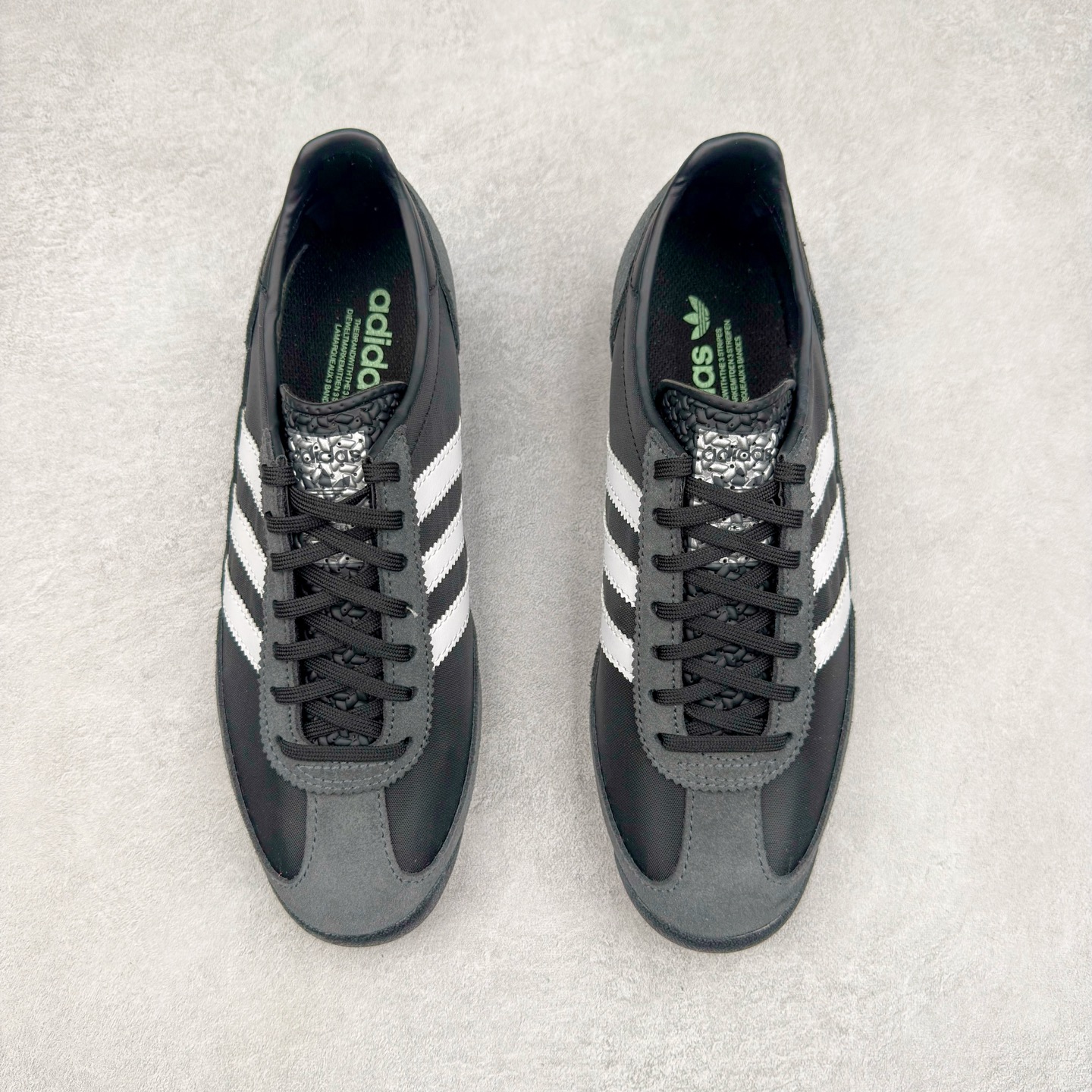 图片[2]-＃HP纯原 AD Wmns SL72 OG 系列德训足球风百搭低帮休闲运动板鞋 JH7390 采用高弹EVA+MODEL+RB三层组合底 区别市面RB一体大底 三层组合鞋底重量与原鞋一致 Originals 将有「T 头鞋」造型的诞生于 1972 年的 SL72 鞋款复刻带回 各位买鞋又有新选择了 1972 年 SL72 问世后 引领了后来阿迪达斯的跑鞋发展方向 其中「SL」代表了 Super Light 彰显了产品轻便的特性 1972 年 SL72 问世后 引领了后来阿迪达斯的跑鞋发展方向 其中「SL」代表了 Super Light 彰显了产品轻便的特性 这次 Originals 延续其轻质经典的基因 带来男女两款 SL72 男生款带来 SL72 RS 鞋型 RS 意为 Reshaped（重塑）鞋款在保留了经典的外观基础上 在尼龙材质里增加了填充物 使鞋型更加挺立和饱满 鞋头则更加圆润 鞋底的 EVA 材质则增加了鞋款的高度 女生款则带来 SL72 OG W 鞋型 OG 顾名思义则是致敬经典款式 相较于 RS（Reshaped）鞋款 鞋身更加纤细 其整体鞋身轮廓、线条、细节、材质上尊崇 70 年代 SL72 的设计 还原经典味道 尺码：36 36⅔ 37⅓ 38 38⅔ 39⅓ 40 40⅔ 41⅓ 42 42⅔ 43⅓ 44 44⅔ 45-选品中心