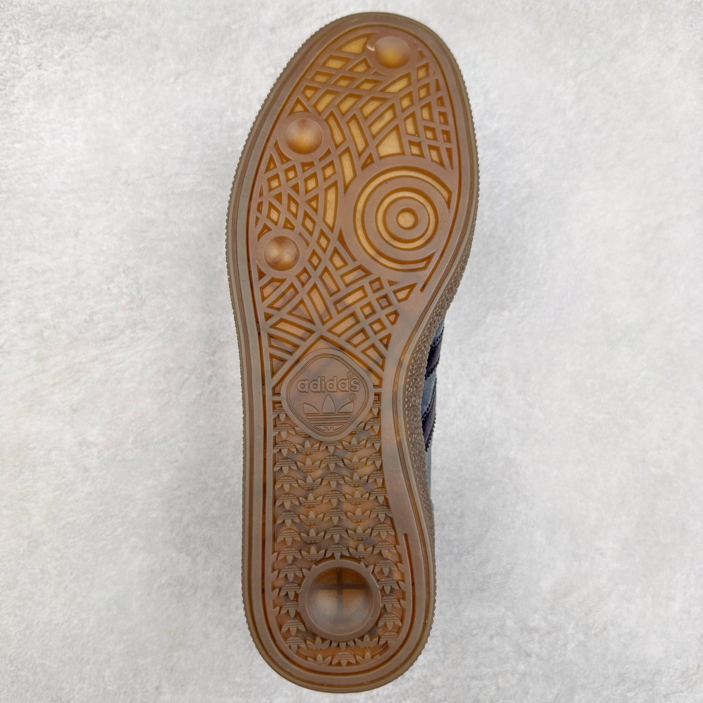 图片[9]-AD Originals Handball SPZL 手球运动员系列百搭休闲运动板鞋 GY9420 这款来自阿迪达斯的这款HANDBALL SPZL前身是一双手球运动鞋，这一次拿来复刻，所以鞋面的主要色彩选用了黑色， 鞋面外侧除了Spezial字母之外还有三叶草标志。Handball SPZL作为复古手球训练鞋与作为室内足球鞋的Samba有着异曲同工之处，但是质感更为出众的鞋身以及丰富的配色选择比起Samba来讲可以说是更胜一筹了！尺码：36 36⅔ 37⅓ 38 38⅔ 39⅓ 40 40⅔ 41⅓ 42 42⅔ 43⅓ 44 45-选品中心