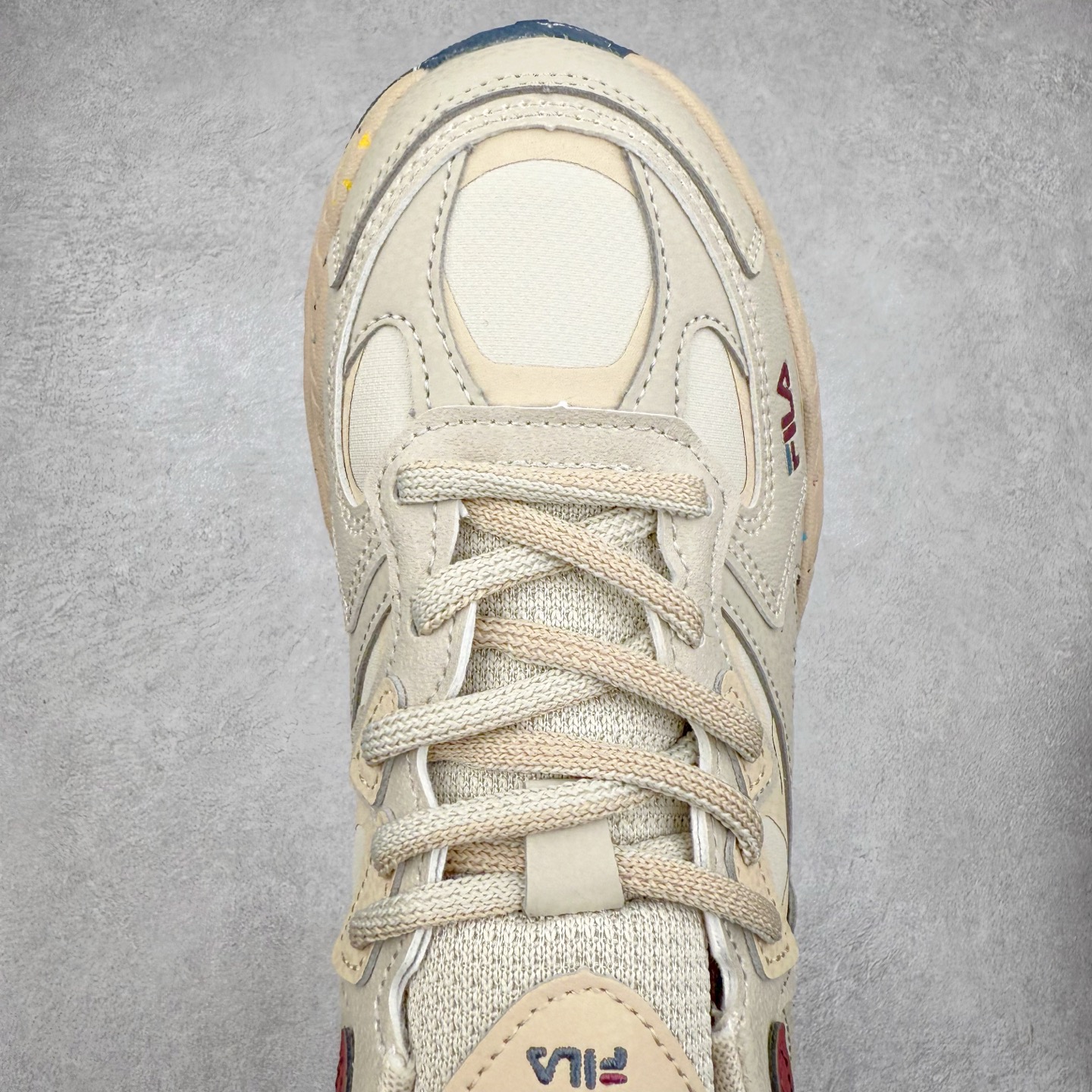 图片[4]-FILA FUSION Fluid 斐乐摩登潮牌防滑耐磨轻便运动鞋 FUSION 系列传承了 FILA 的百年基因，融入年轻运动及潮流文化，成为引领变革、创新突破的一代。以“1+N” 的跨界合作模式重现经典的同时创造经典。带来最出其不意的跨界合作惊喜。同时，FILAFUSION把FILA 的 DNA 融入到定制体验里，你可以随心制造厲于你的产品。FILA FUSION 的鞋家族涵盖了老爹鞋、跑步鞋、网球鞋、季节款。风格复古新潮，满足了时尚人士出行及各类运动的搭配需求，成为当下年轻人筷拥的鞋类品牌之一。FILA FUSION 走进年轻人的世界，通过年轻人运动，街舞，滑板，篮球，展现 FILA FUSION 的潮流态度和年轻文化。FILA FUSION 认为末来属于引领变革、创新突破的年轻一代，让我们一起构成 FILA 未来的蓝图吧！尺码：35.5 36 36.5 37.5 38 38.5 39 40 40.5 41 42 42.5 43 44 44.5 45 45.5-选品中心