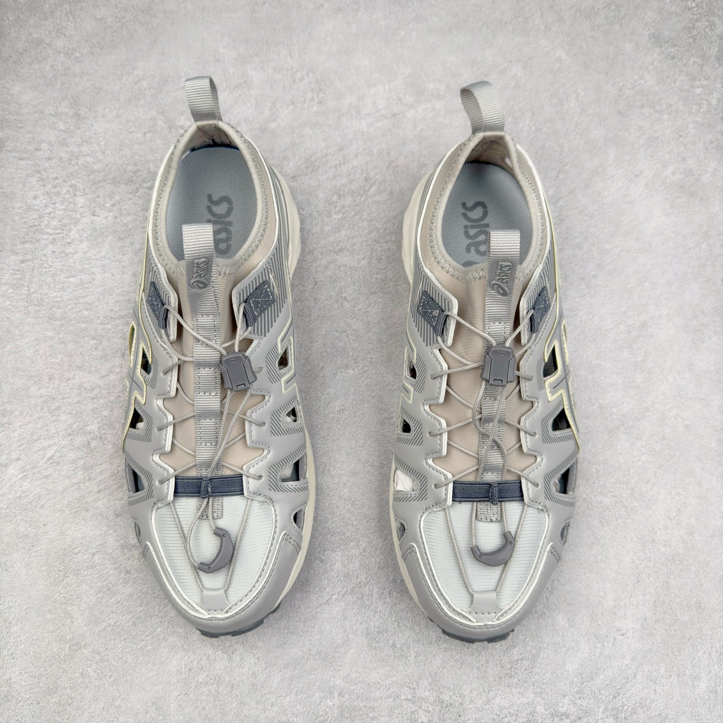 图片[2]-Asics Gel-Sonoma SE 亚瑟士溯溪鞋涉水鞋洞洞鞋 舒适日常休闲百搭防滑低帮户外徒步舒适随行跑步鞋 无界 路更远 今夏必备 颠覆认知 包裹性超强 脚感非常之舒适 侧面镂空设计 透气性极佳 让微风灌入足底 为沸腾夏日注入清爽能量防滑效果也不错 颜值与性能兼备 各平台实体疯狂种草首选 尺码：36 37.5 38 39 40 40.5 41.5 42 42.5 43.5 44 45 46-选品中心