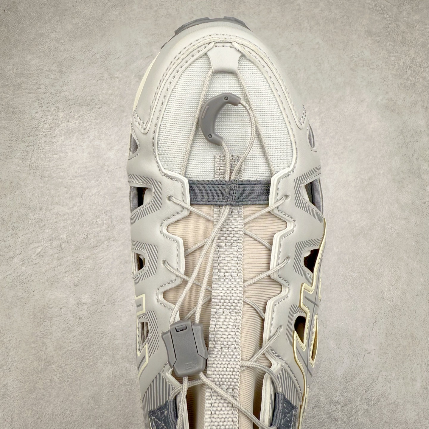 图片[4]-Asics Gel-Sonoma SE 亚瑟士溯溪鞋涉水鞋洞洞鞋 舒适日常休闲百搭防滑低帮户外徒步舒适随行跑步鞋 无界 路更远 今夏必备 颠覆认知 包裹性超强 脚感非常之舒适 侧面镂空设计 透气性极佳 让微风灌入足底 为沸腾夏日注入清爽能量防滑效果也不错 颜值与性能兼备 各平台实体疯狂种草首选 尺码：36 37.5 38 39 40 40.5 41.5 42 42.5 43.5 44 45 46-选品中心