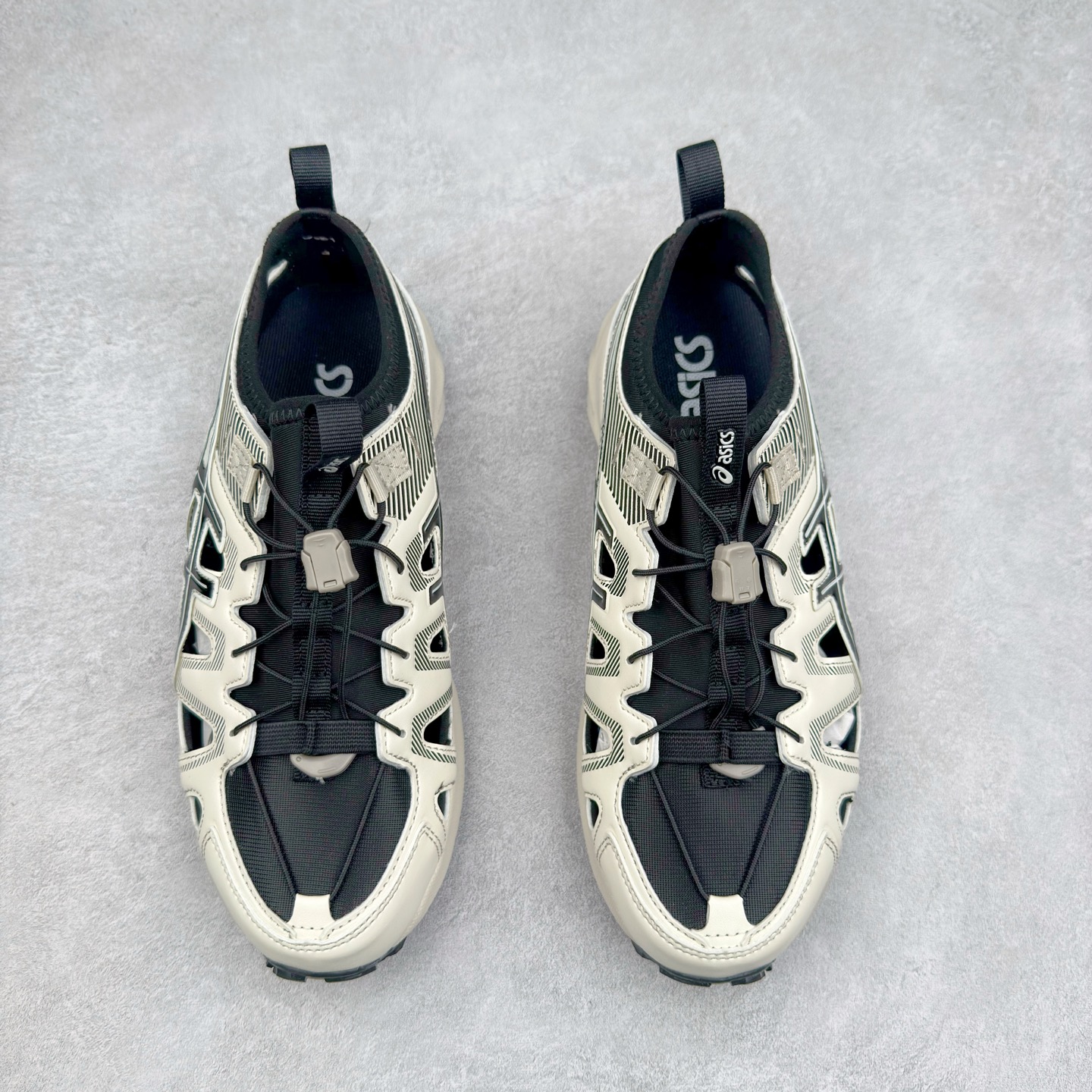 图片[2]-Asics Gel-Sonoma SE 亚瑟士溯溪鞋涉水鞋洞洞鞋 舒适日常休闲百搭防滑低帮户外徒步舒适随行跑步鞋 无界 路更远 今夏必备 颠覆认知 包裹性超强 脚感非常之舒适 侧面镂空设计 透气性极佳 让微风灌入足底 为沸腾夏日注入清爽能量防滑效果也不错 颜值与性能兼备 各平台实体疯狂种草首选 尺码：36 37.5 38 39 40 40.5 41.5 42 42.5 43.5 44 45 46-选品中心