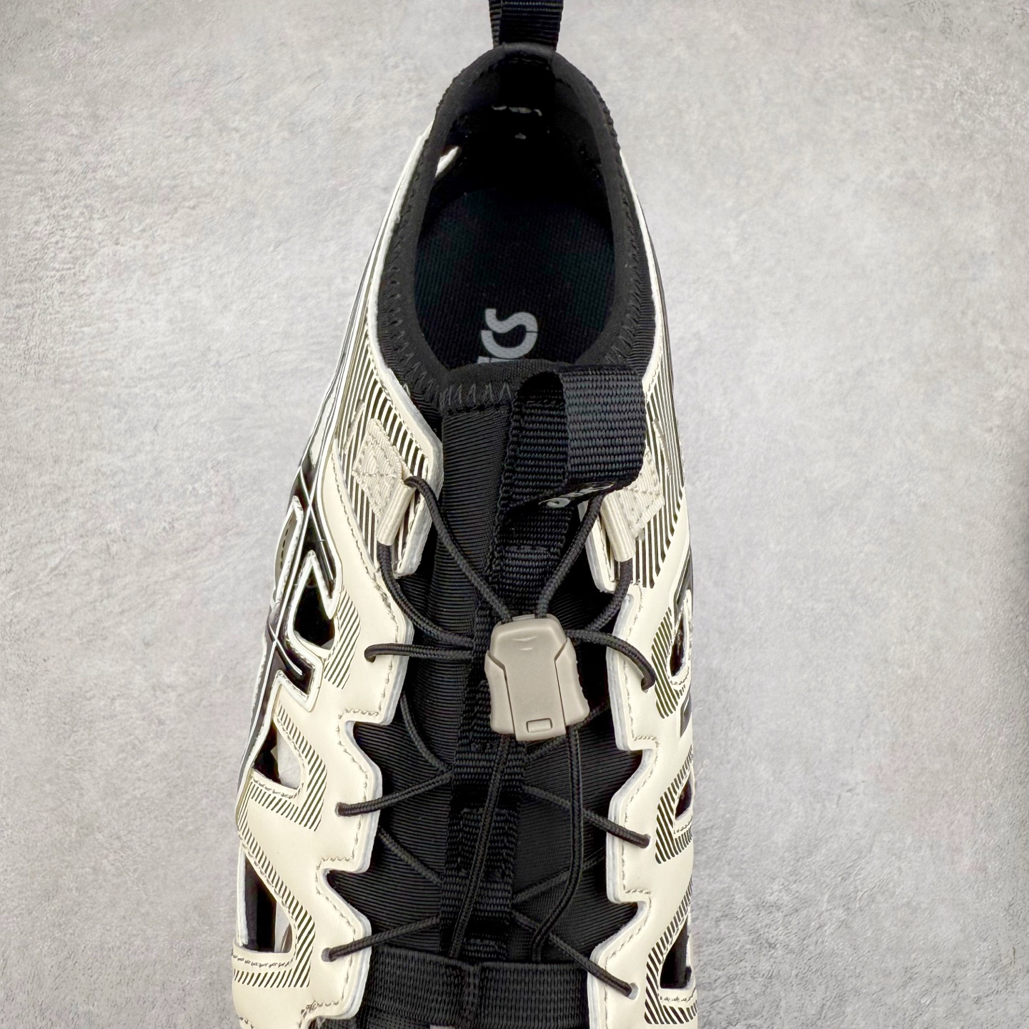 图片[5]-Asics Gel-Sonoma SE 亚瑟士溯溪鞋涉水鞋洞洞鞋 舒适日常休闲百搭防滑低帮户外徒步舒适随行跑步鞋 无界 路更远 今夏必备 颠覆认知 包裹性超强 脚感非常之舒适 侧面镂空设计 透气性极佳 让微风灌入足底 为沸腾夏日注入清爽能量防滑效果也不错 颜值与性能兼备 各平台实体疯狂种草首选 尺码：36 37.5 38 39 40 40.5 41.5 42 42.5 43.5 44 45 46-选品中心