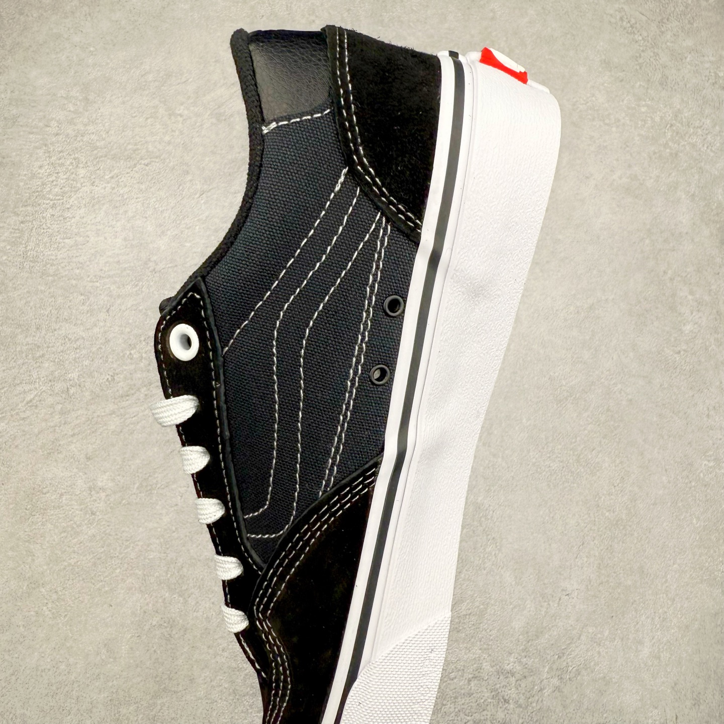 图片[7]-Vans Skate Rowan Pro 黑白 经典百搭 轻便舒适专业滑板鞋 鞋底处的小心机脚能很好的释放脚底压力 货号：VN0A5JICBIQ 尺码：35 36 36.5 37 38 38.5 39 40 40.5 41 42 42.5 43 44 工艺：硫化1：1（重量1：1、真标、原钢印、材质标、鞋型标、合格证）-选品中心