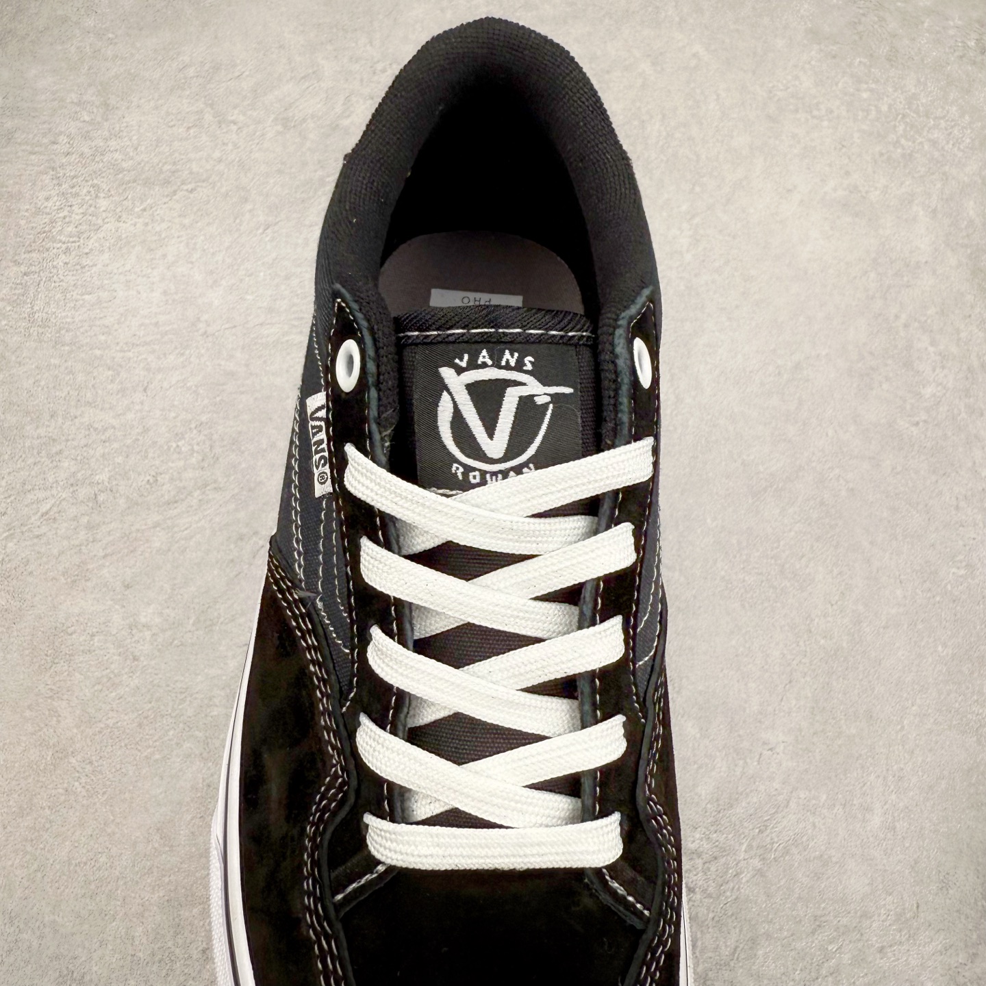 图片[5]-Vans Skate Rowan Pro 黑白 经典百搭 轻便舒适专业滑板鞋 鞋底处的小心机脚能很好的释放脚底压力 货号：VN0A5JICBIQ 尺码：35 36 36.5 37 38 38.5 39 40 40.5 41 42 42.5 43 44 工艺：硫化1：1（重量1：1、真标、原钢印、材质标、鞋型标、合格证）-选品中心