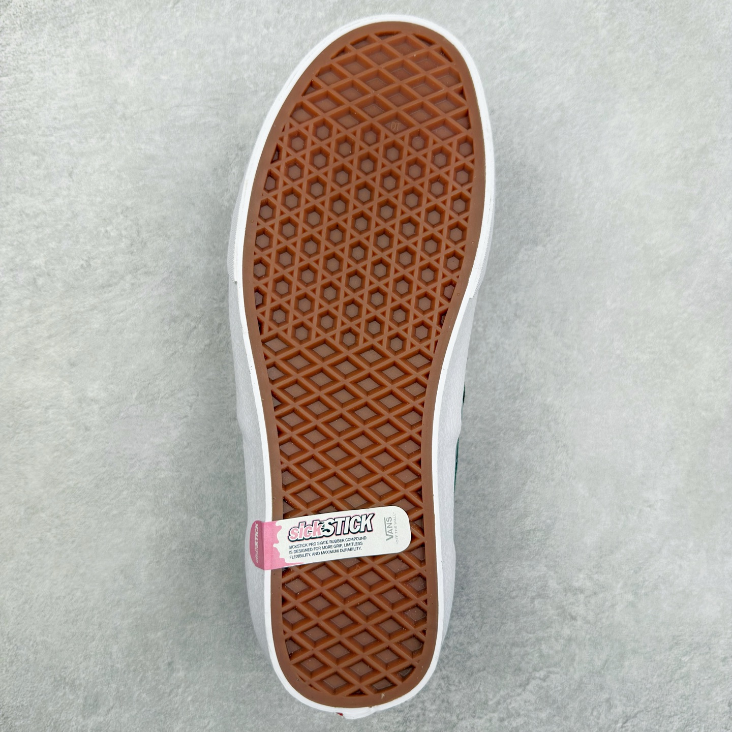 图片[9]-Vans Skate Rowan Pro 黑白 经典百搭 轻便舒适专业滑板鞋 鞋底处的小心机脚能很好的释放脚底压力 货号：VN0A5JICBIQ 尺码：35 36 36.5 37 38 38.5 39 40 40.5 41 42 42.5 43 44 工艺：硫化1：1（重量1：1、真标、原钢印、材质标、鞋型标、合格证）-选品中心