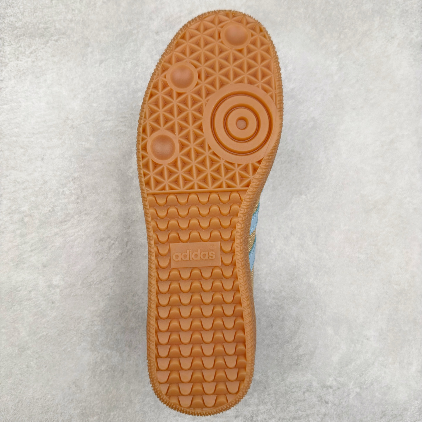 图片[9]-AD Original Samba OG 复古经典轻便板鞋 JR8168 这款桑巴鞋展示了高质量的工艺 带有装饰的超锁缝制和无缝的手感 柔软、柔软的皮革造型和标志性的3条纹完成了精致的外观 正规合身鞋带 鞋面上有绒面鞋垫 橡胶鞋底 享受正畸套筒软感 自50年代首次亮相以来就一直在赢得粉丝的青睐 尺码：36 36.5 37.5 38 38.5 39 40 40.5 41 42 42.5 43 44 44.5 45-选品中心