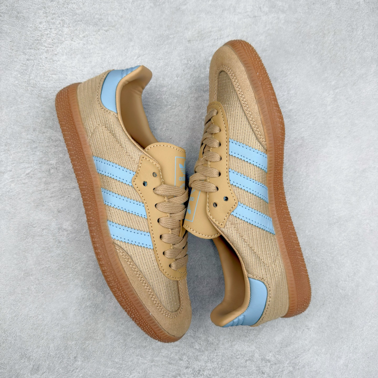 图片[3]-AD Original Samba OG 复古经典轻便板鞋 JR8168 这款桑巴鞋展示了高质量的工艺 带有装饰的超锁缝制和无缝的手感 柔软、柔软的皮革造型和标志性的3条纹完成了精致的外观 正规合身鞋带 鞋面上有绒面鞋垫 橡胶鞋底 享受正畸套筒软感 自50年代首次亮相以来就一直在赢得粉丝的青睐 尺码：36 36.5 37.5 38 38.5 39 40 40.5 41 42 42.5 43 44 44.5 45-选品中心